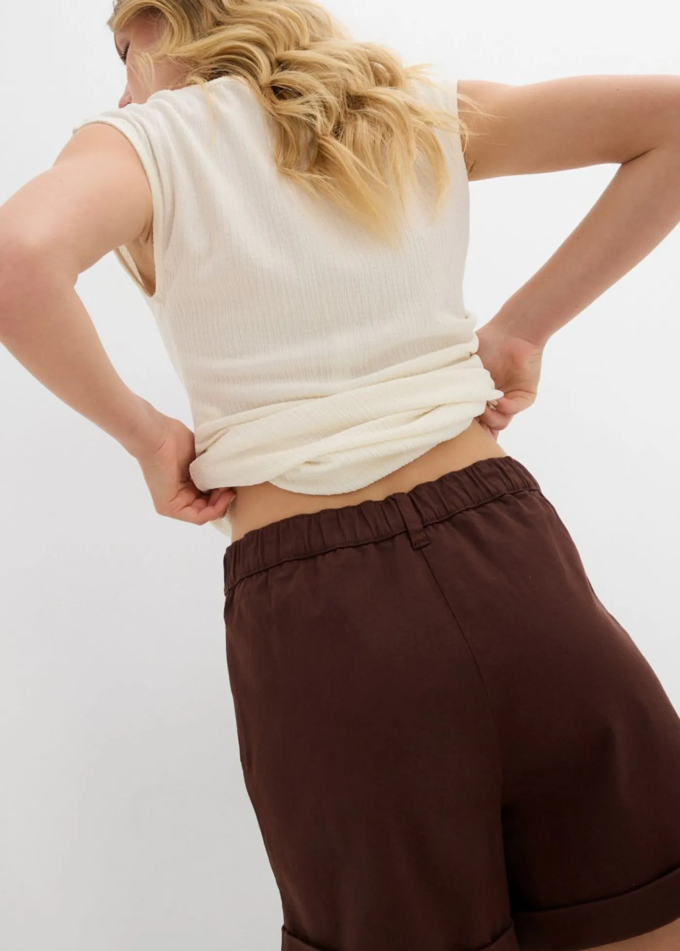 bonprix bonprix Pantalón corto de sarga con talle alto Marrón tierra Hot