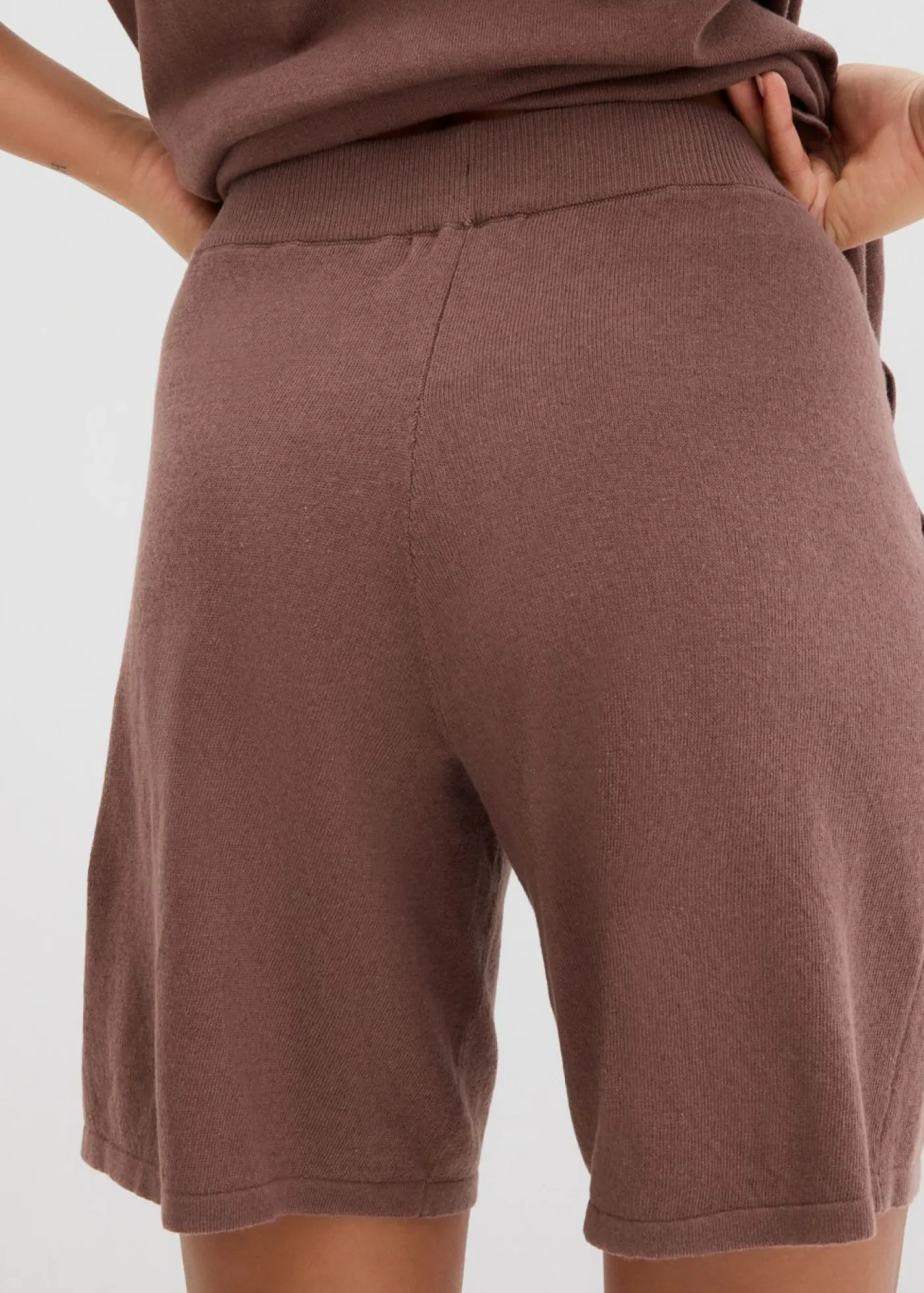 bonprix bonprix Pantalón corto sin cierre de punto fino Marrón mate Discount