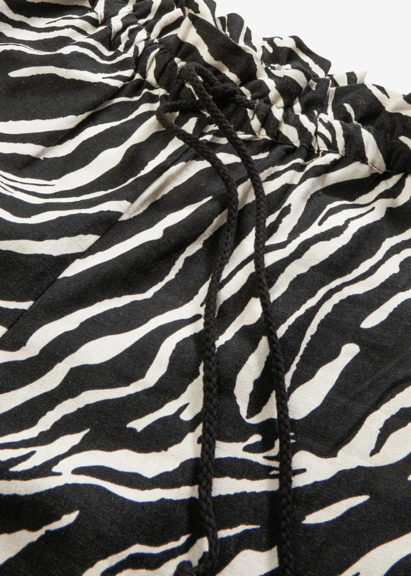 bonprix bonprix Pantalón corto tipo paperbag con cordón Crudo-negro con estampado de cebra Outlet