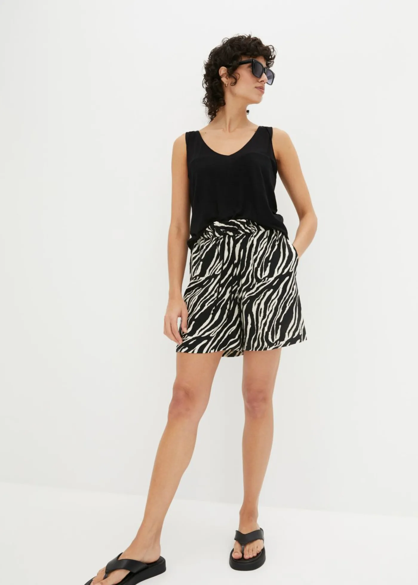 bonprix bonprix Pantalón corto tipo paperbag con cordón Crudo-negro con estampado de cebra Outlet
