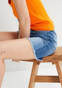 bonprix bonprix Pantalón corto vaquero con talle medio y tejido elástico azul claro denim Discount