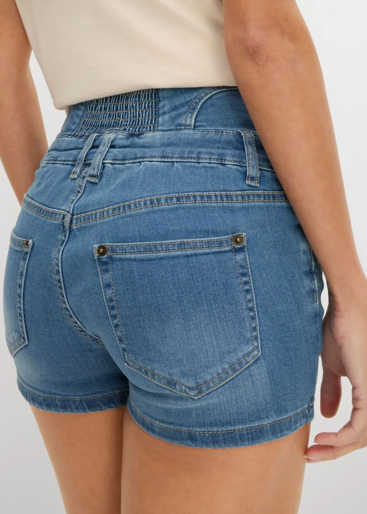 bonprix bonprix Pantalón corto vaquero de talle alto azul blanqueado Clearance