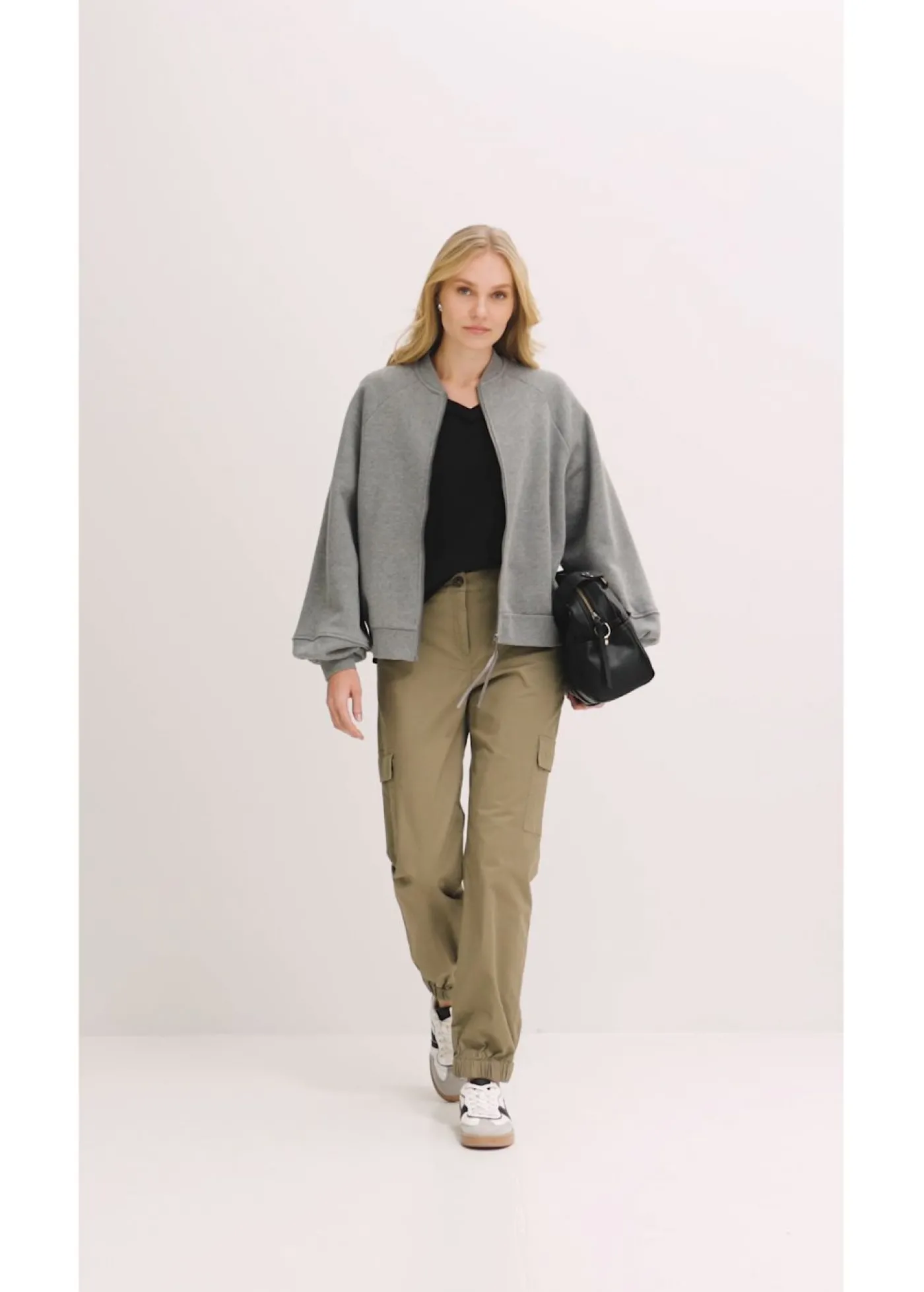 bonprix bonprix Pantalón de algodón elástico con estilo cargo Verde oliva New
