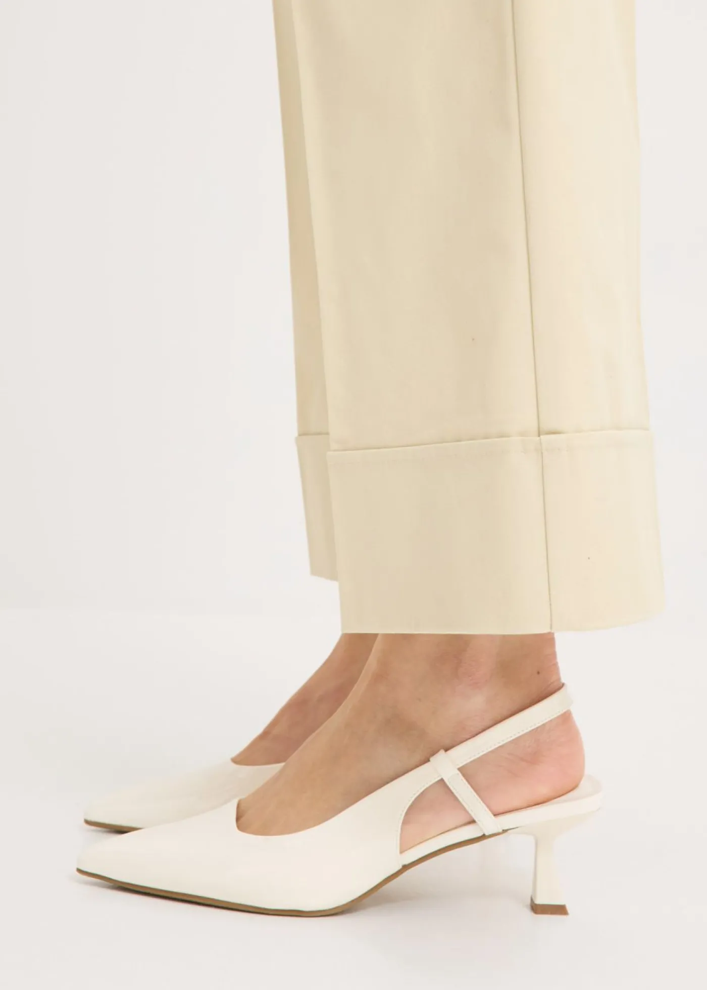 bonprix bonprix Pantalón de algodón elástico con pinzas Arena claro Clearance