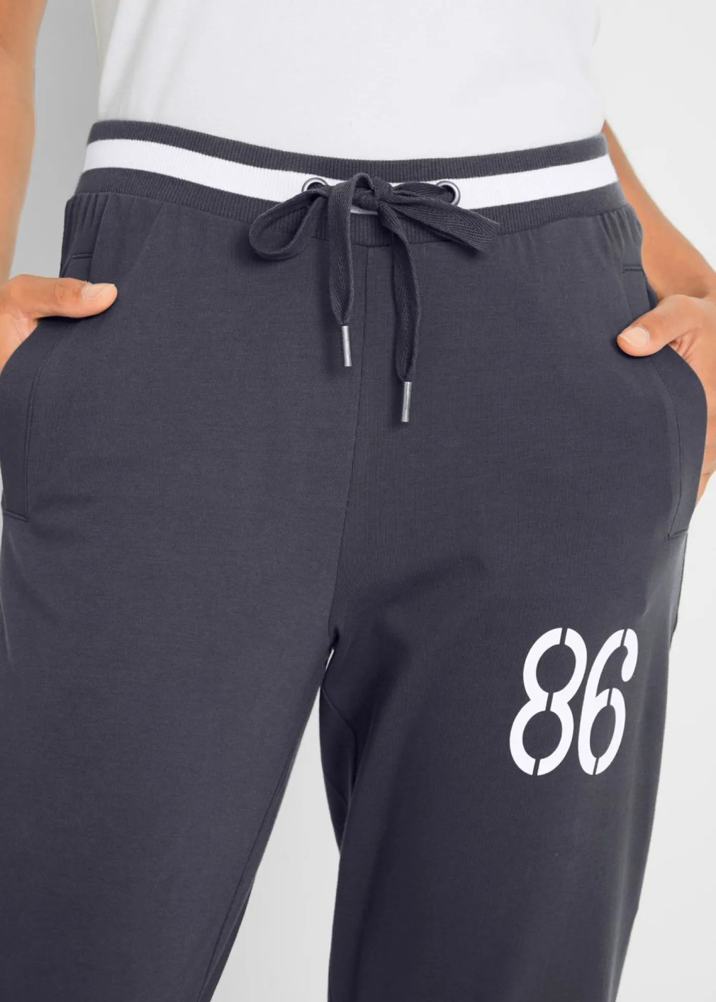 bonprix bonprix Pantalón de chándal 3/4 de mezcla de algodón Azul oscuro estampado New