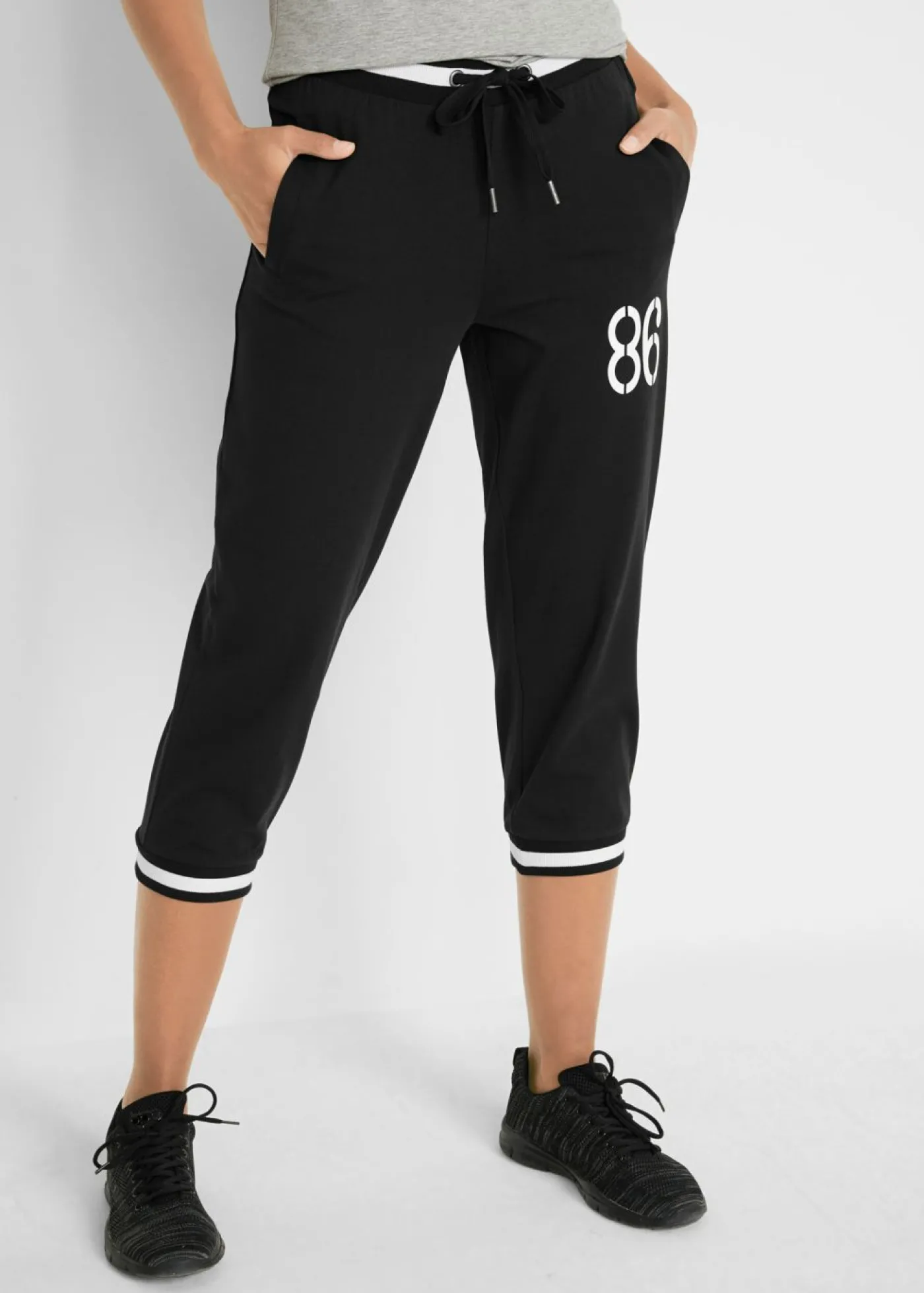 bonprix bonprix Pantalón de chándal 3/4 de mezcla de algodón Negro estampado Hot