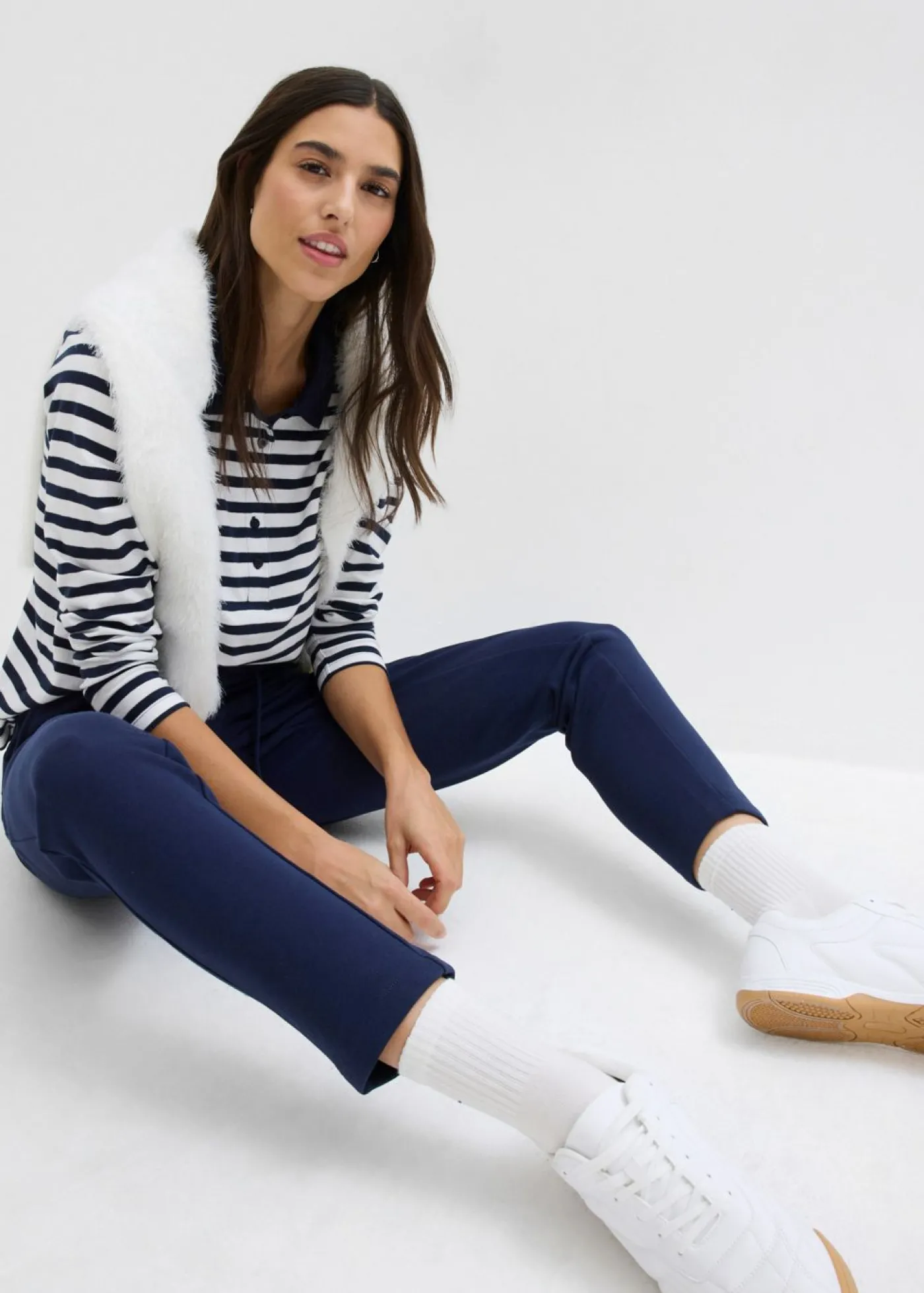 bonprix bonprix Pantalón de chándal con cinturilla elástica Azul marino