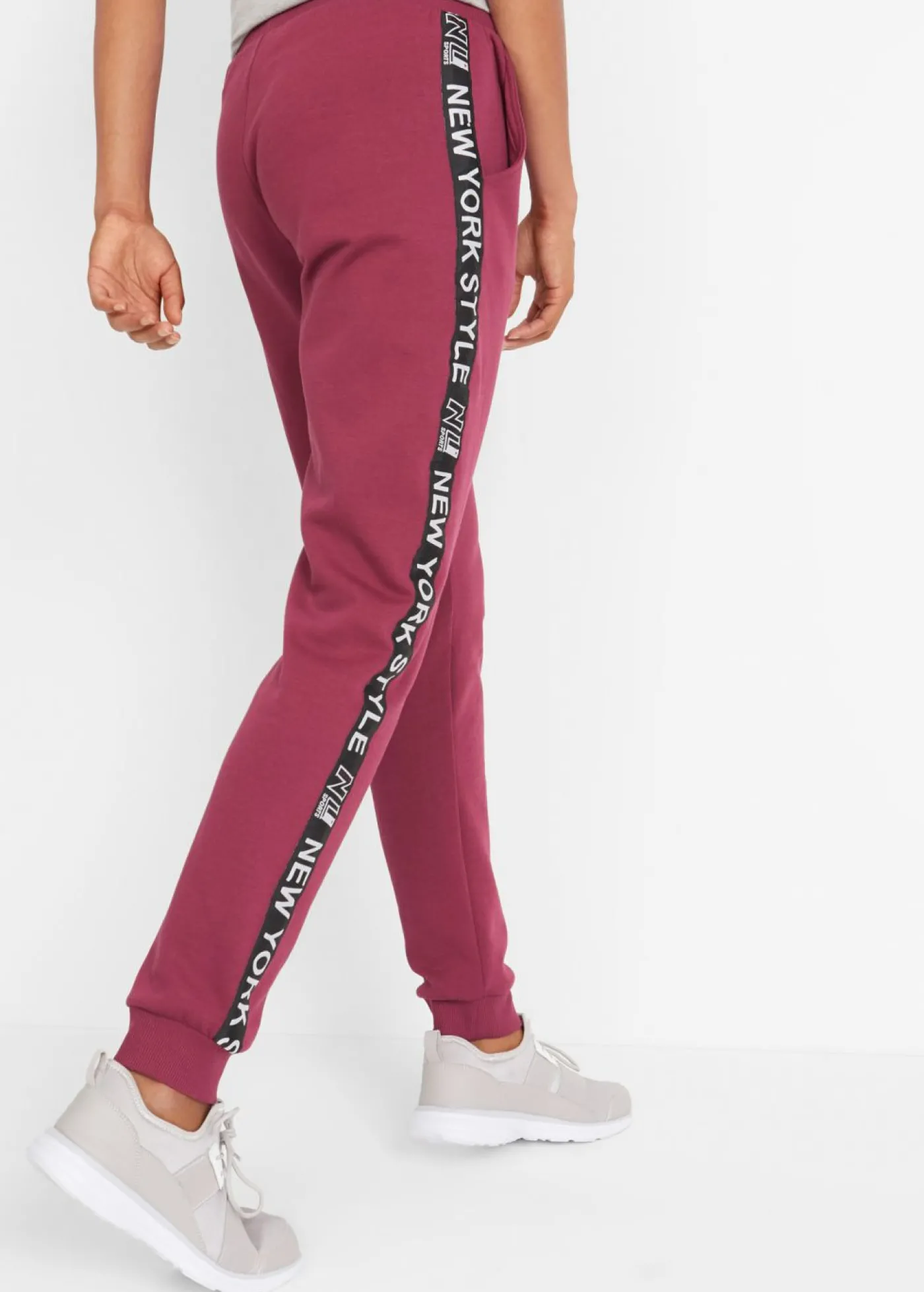 bonprix bonprix Pantalón de chándal con estampado Rojo azalea Clearance