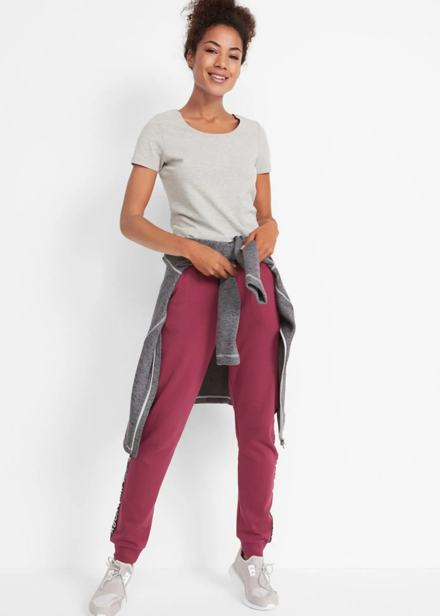 bonprix bonprix Pantalón de chándal con estampado Rojo azalea Clearance