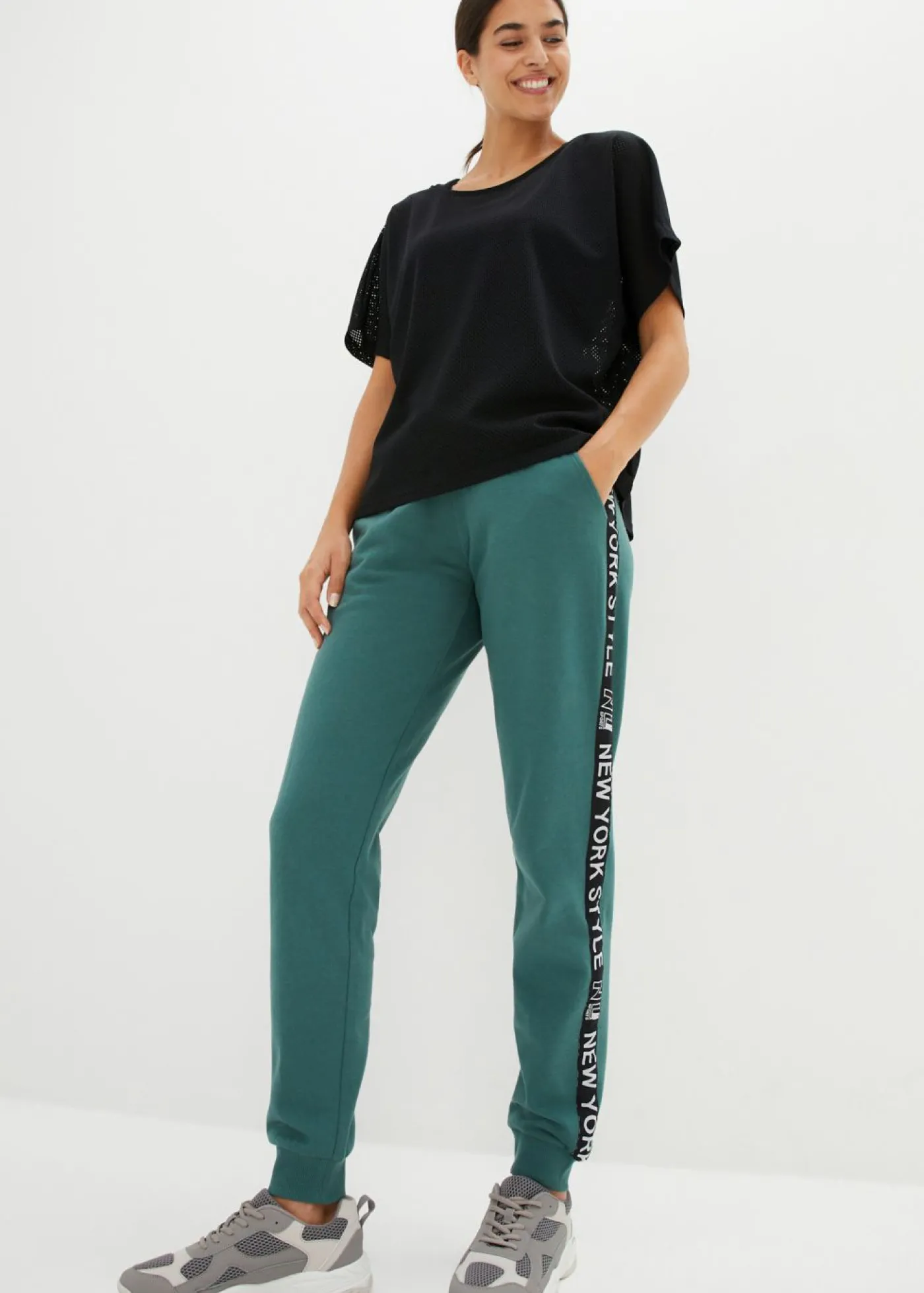 bonprix bonprix Pantalón de chándal con estampado verde mate Best