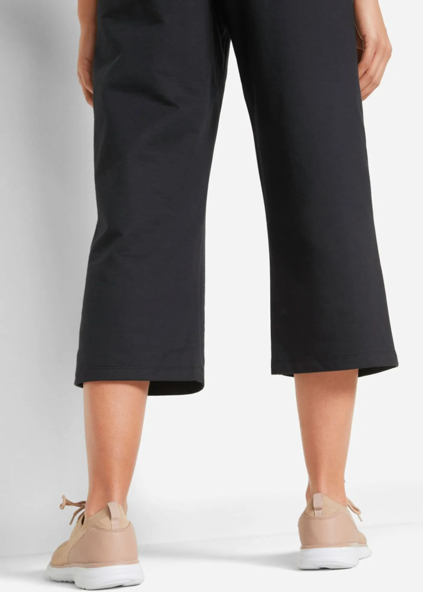 bonprix bonprix Pantalón de chándal de algodón orgánico hasta la pantorrilla Negro Hot