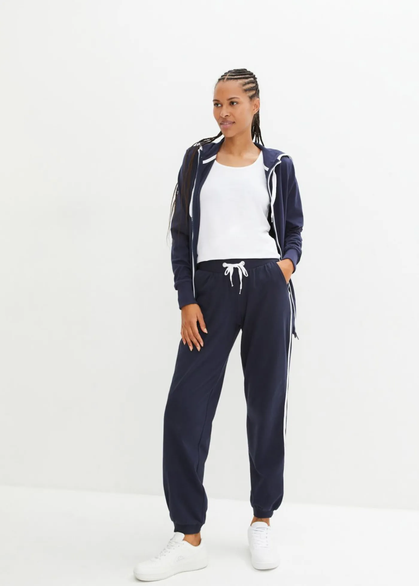 bonprix bonprix Pantalón de chándal de algodón Azul marino Sale
