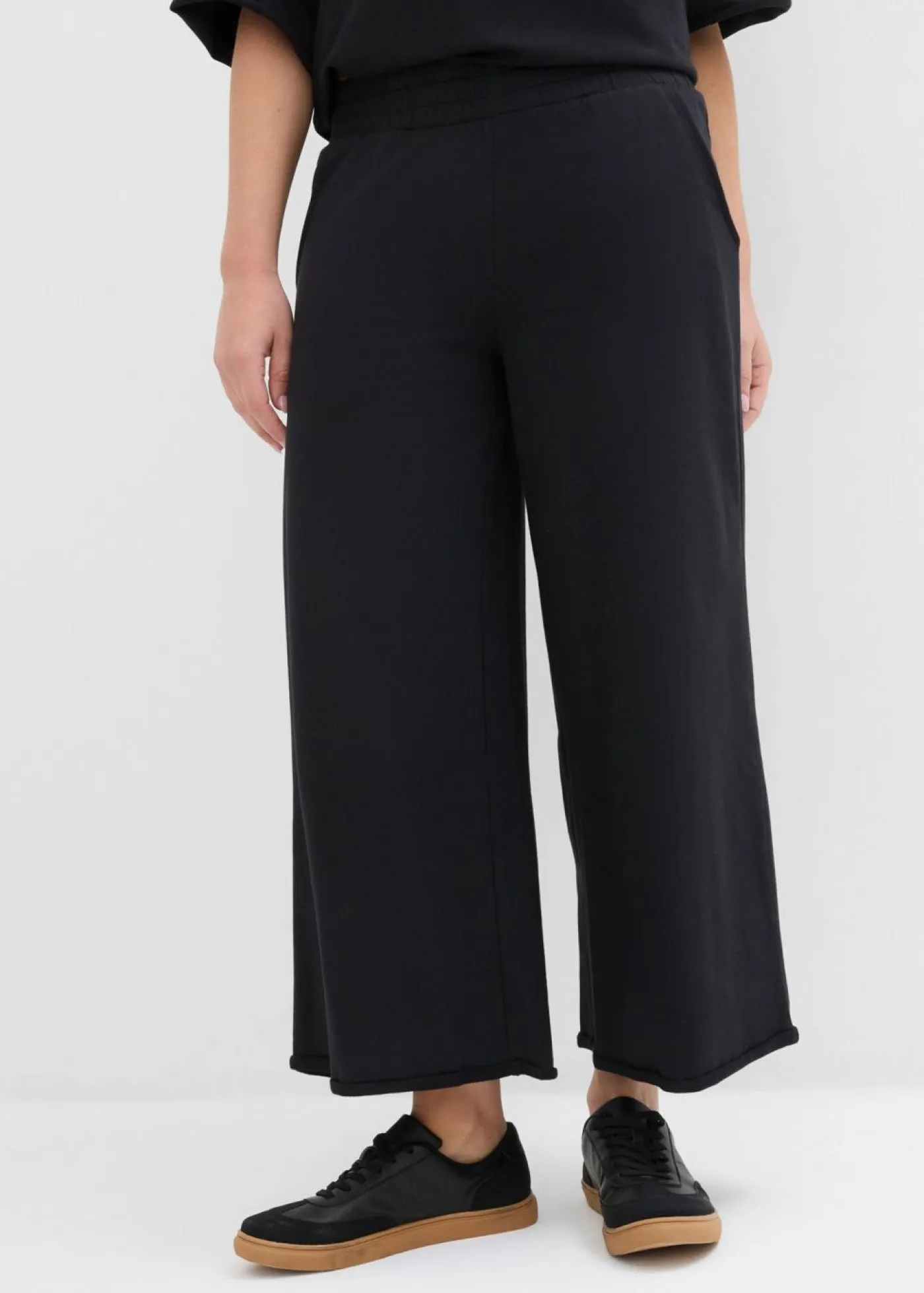 bonprix bonprix Pantalón de chándal de algodón orgánico con largo capri Negro Best