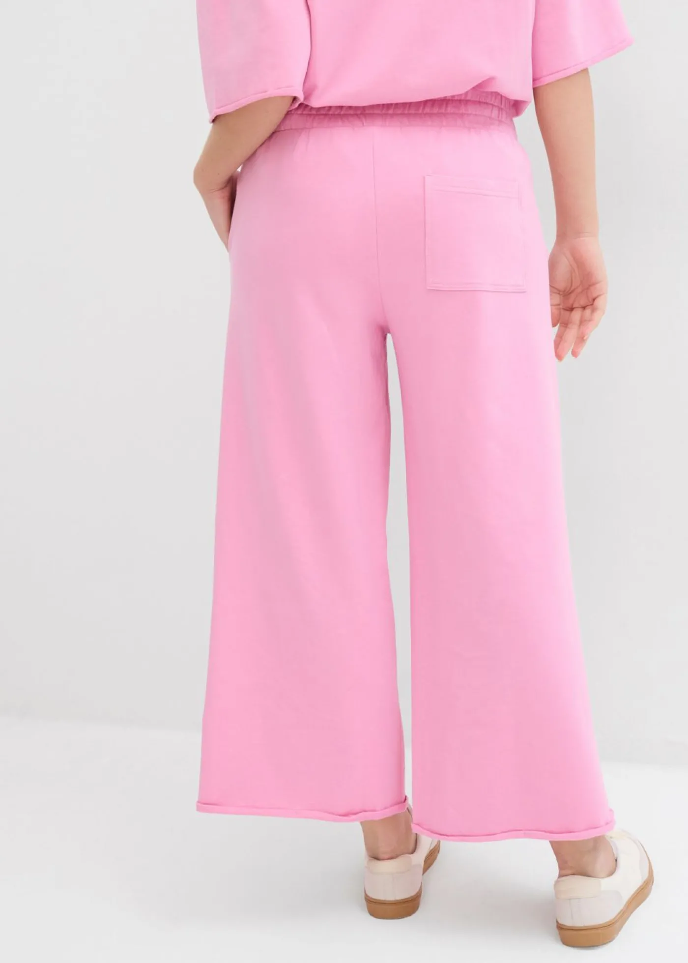 bonprix bonprix Pantalón de chándal de algodón orgánico con largo capri rosa orquídea Hot