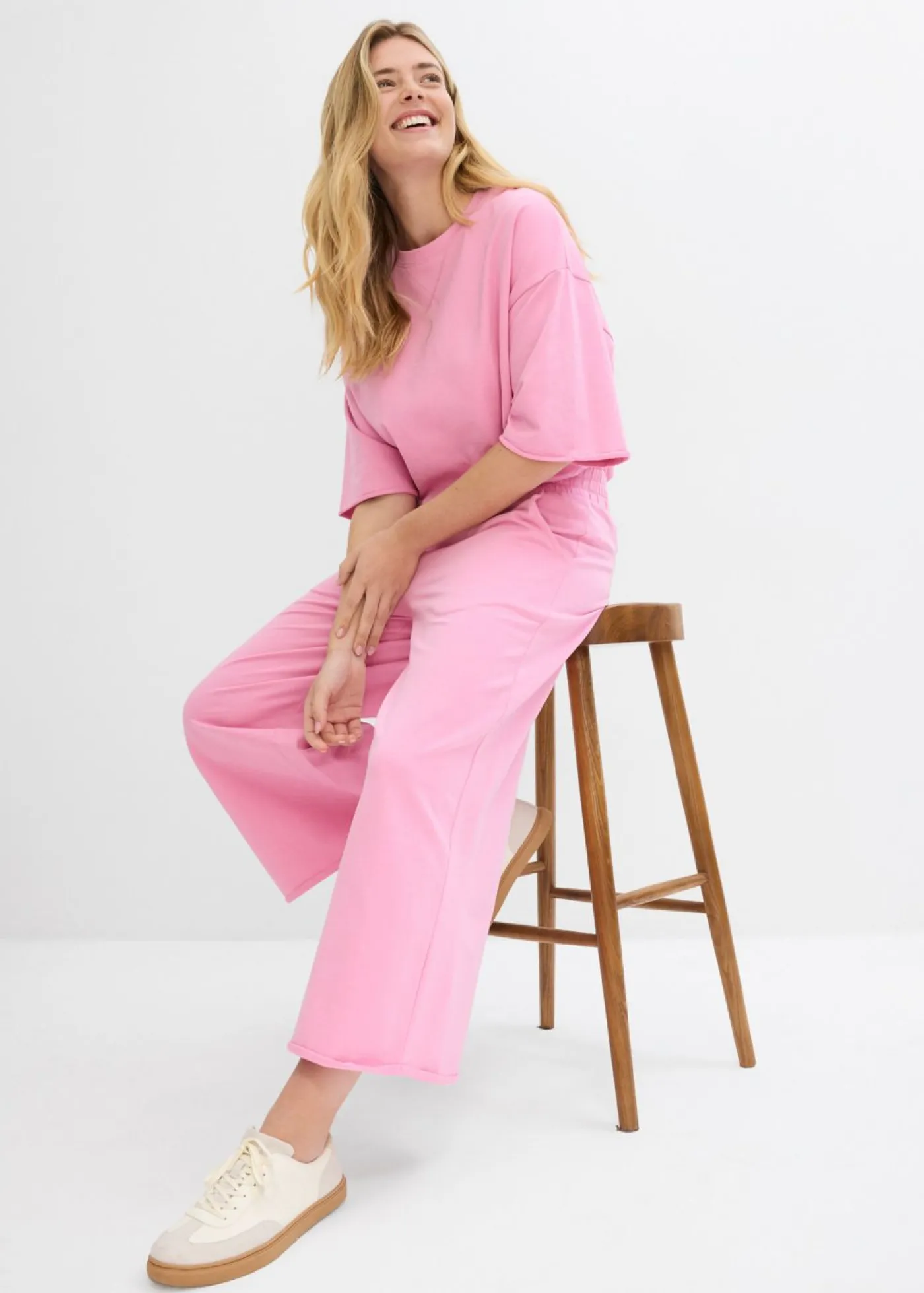bonprix bonprix Pantalón de chándal de algodón orgánico con largo capri rosa orquídea Hot