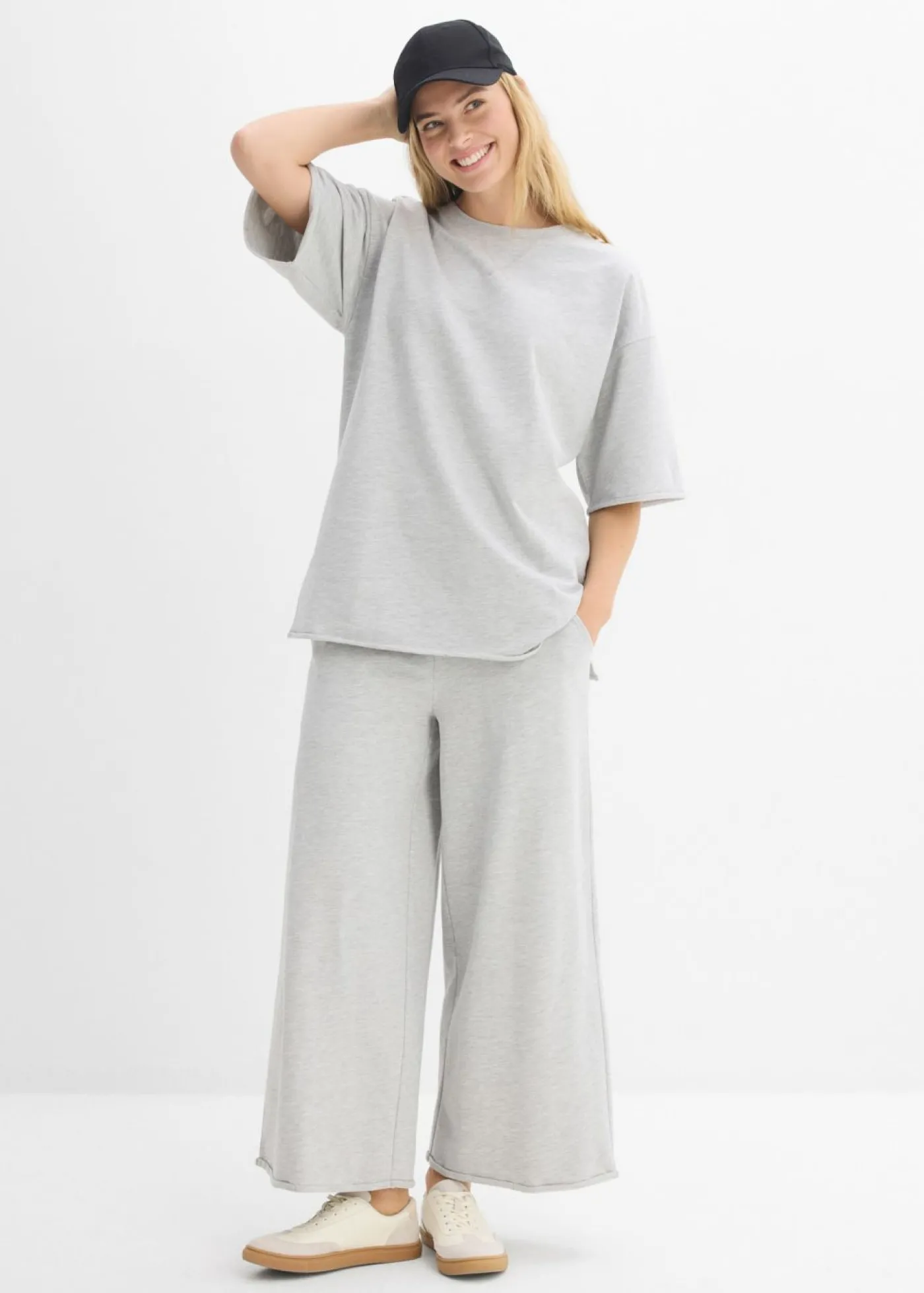 bonprix bonprix Pantalón de chándal de algodón orgánico con largo capri Gris claro jaspeado Sale