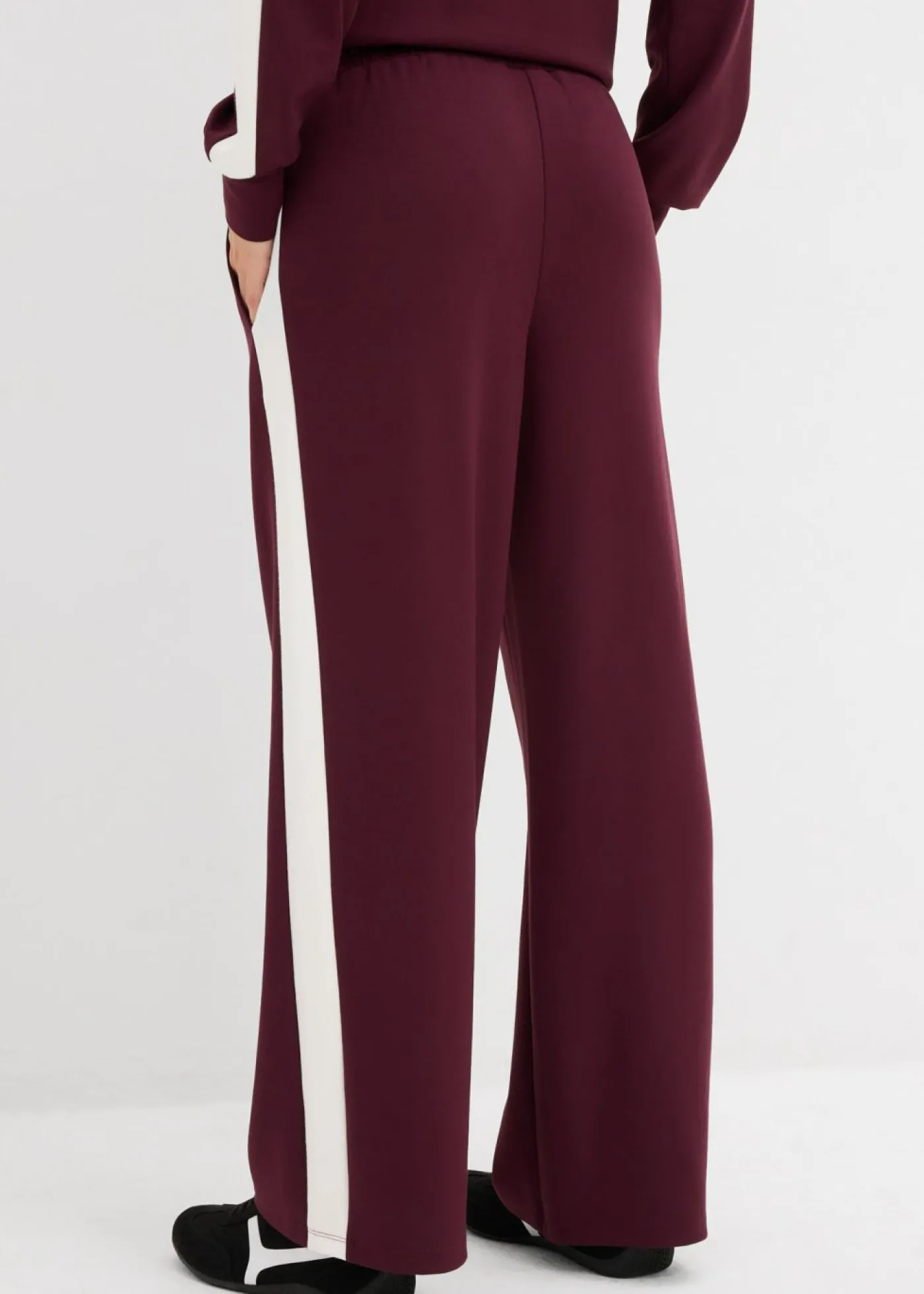 bonprix bonprix Pantalón de chándal de calidad interlock Rojo burdeos con rayas longitudinales New