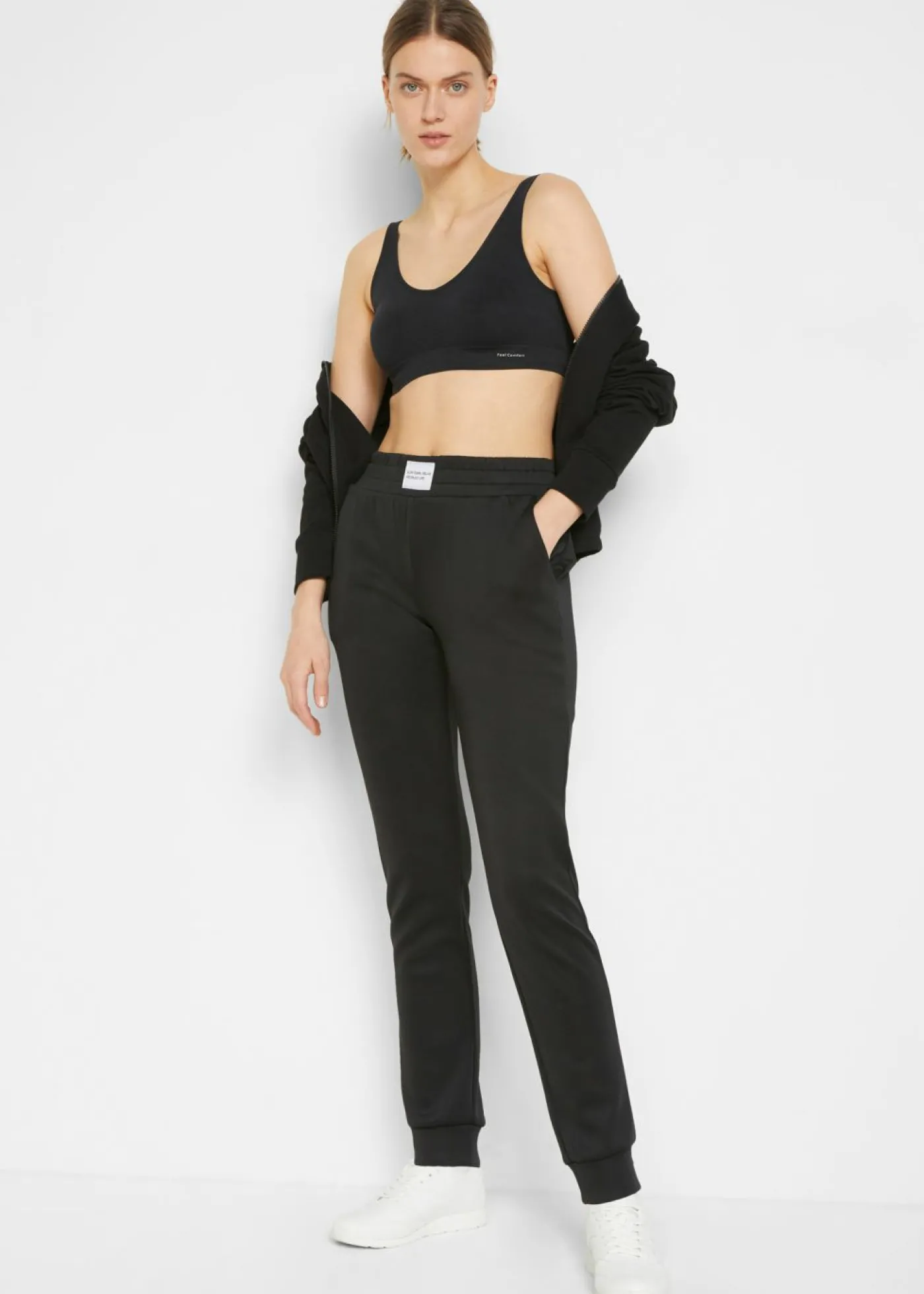 bonprix bonprix Pantalón de chándal de material de secado rápido Negro Best