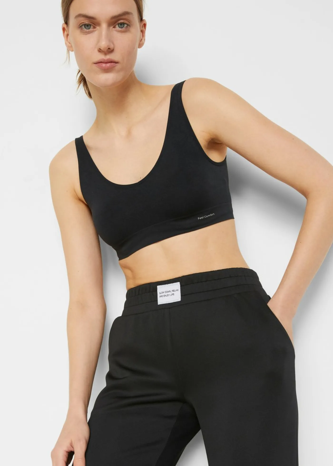 bonprix bonprix Pantalón de chándal de material de secado rápido Negro Best
