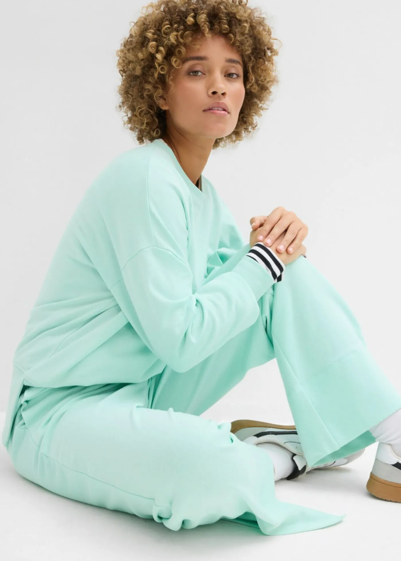bonprix bonprix Pantalón de chándal de mezcla de algodón Menta claro Discount
