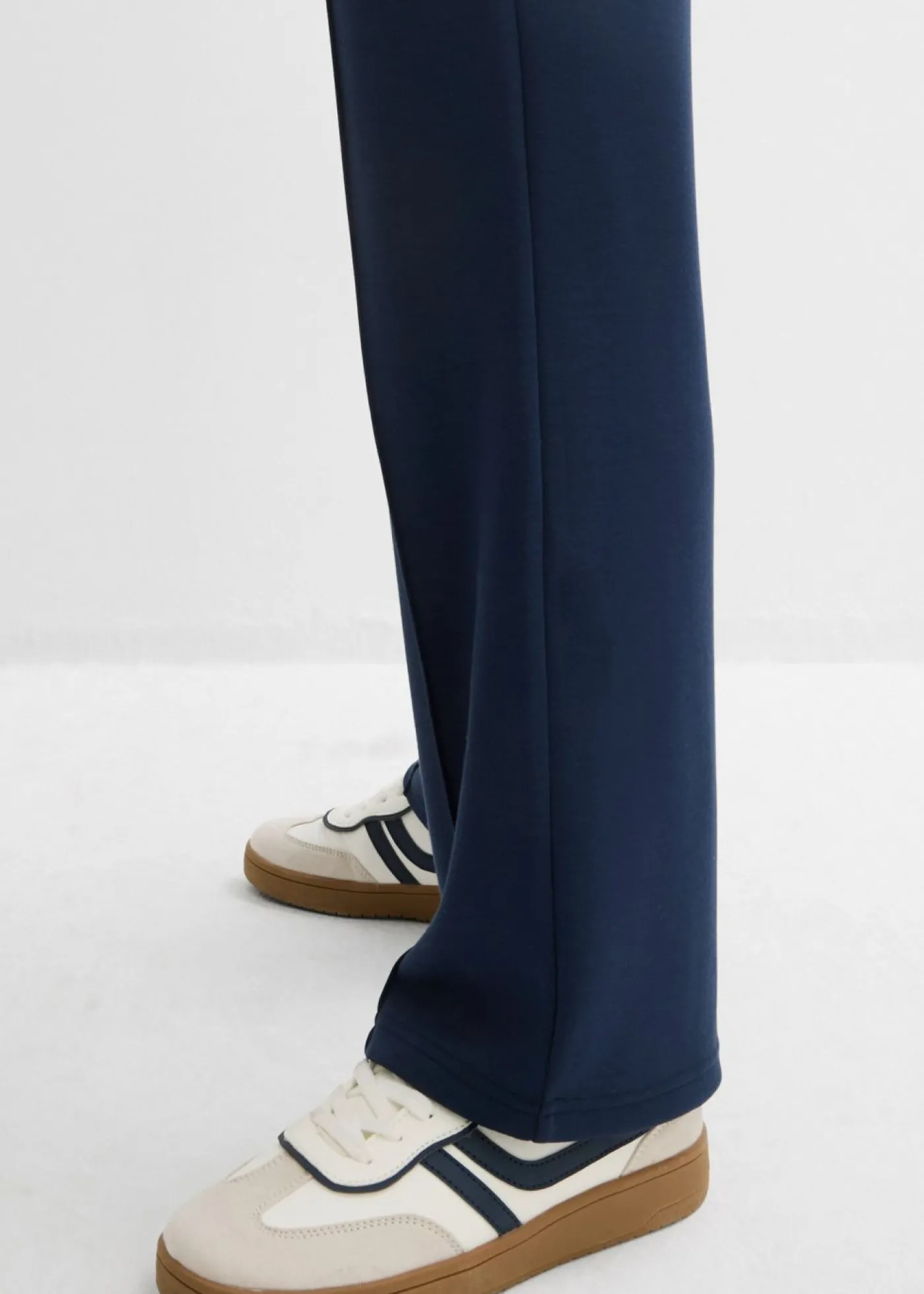 bonprix bonprix Pantalón de chándal de mezcla de viscosa suave Azul marino