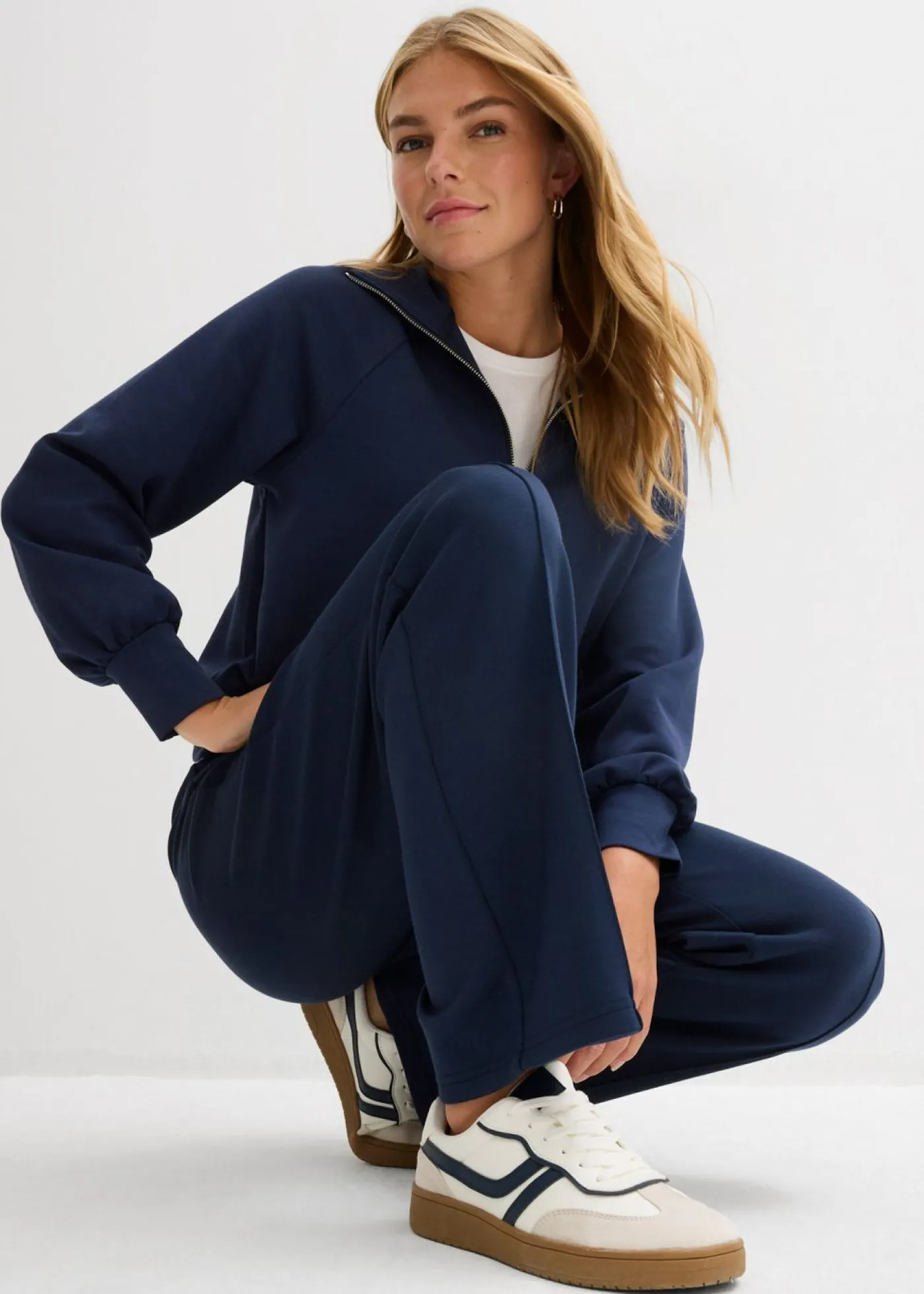 bonprix bonprix Pantalón de chándal de mezcla de viscosa suave Azul marino