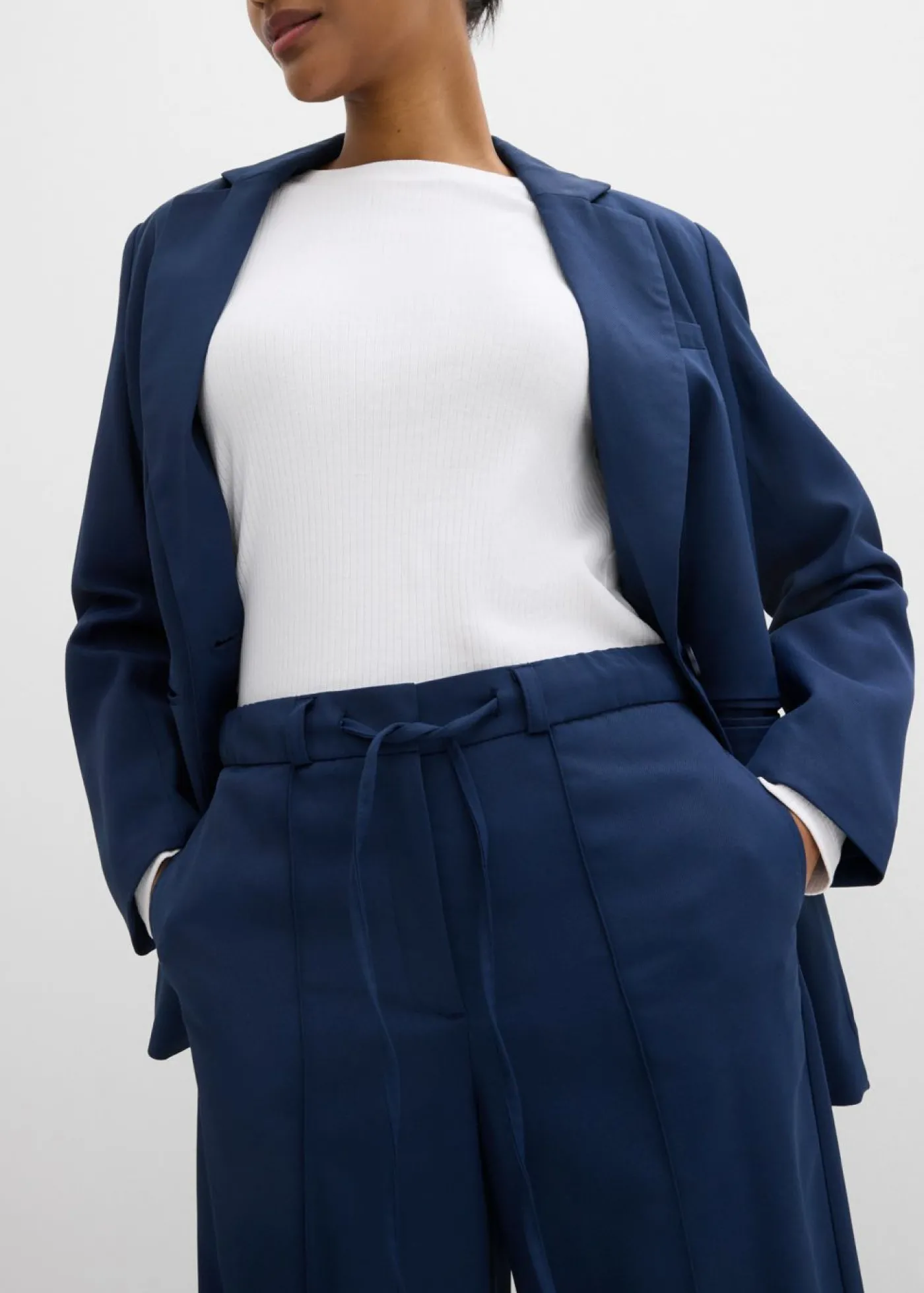 bonprix bonprix Pantalón de corte recto con cintura cómoda Azul marino Outlet