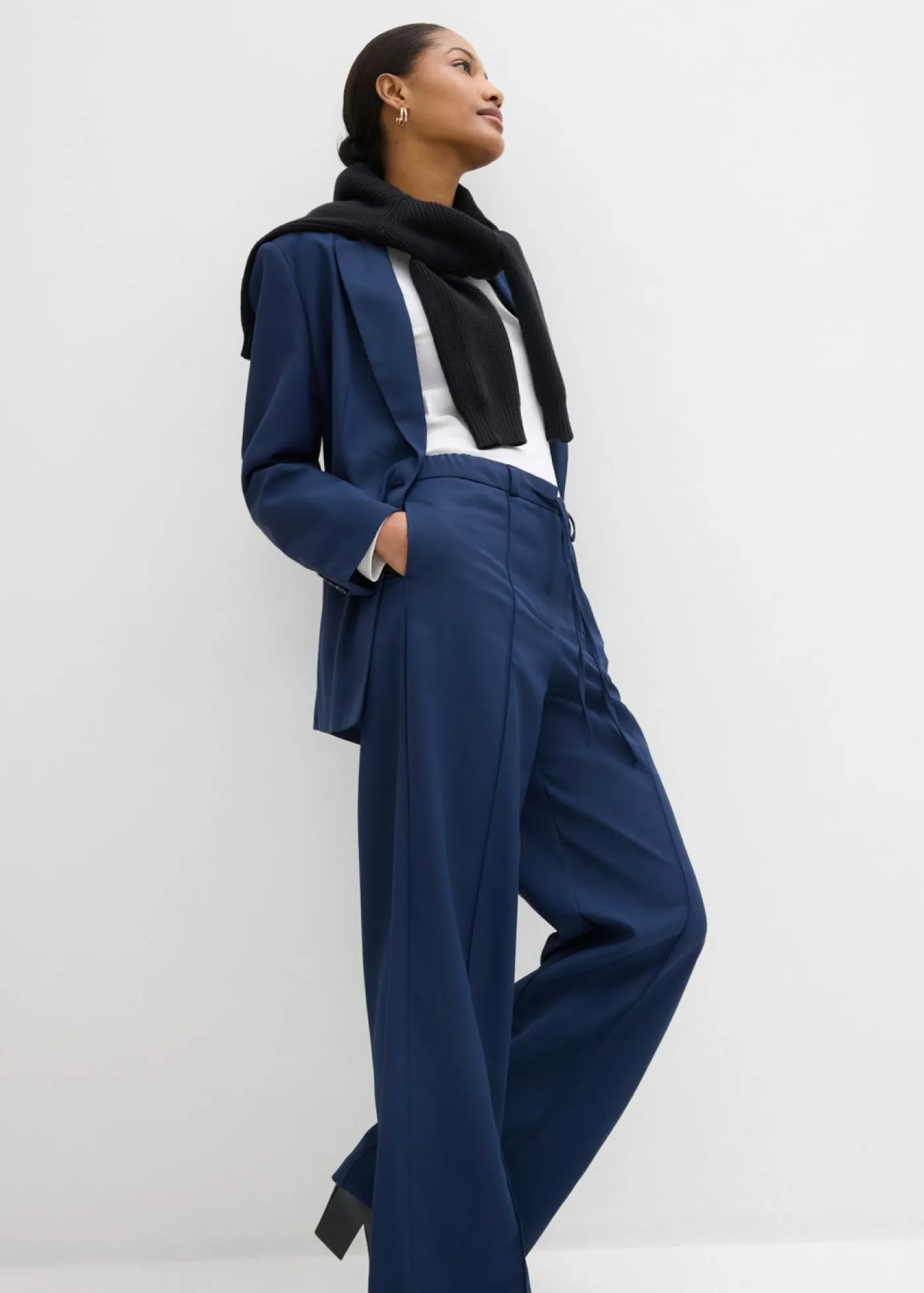 bonprix bonprix Pantalón de corte recto con cintura cómoda Azul marino Outlet