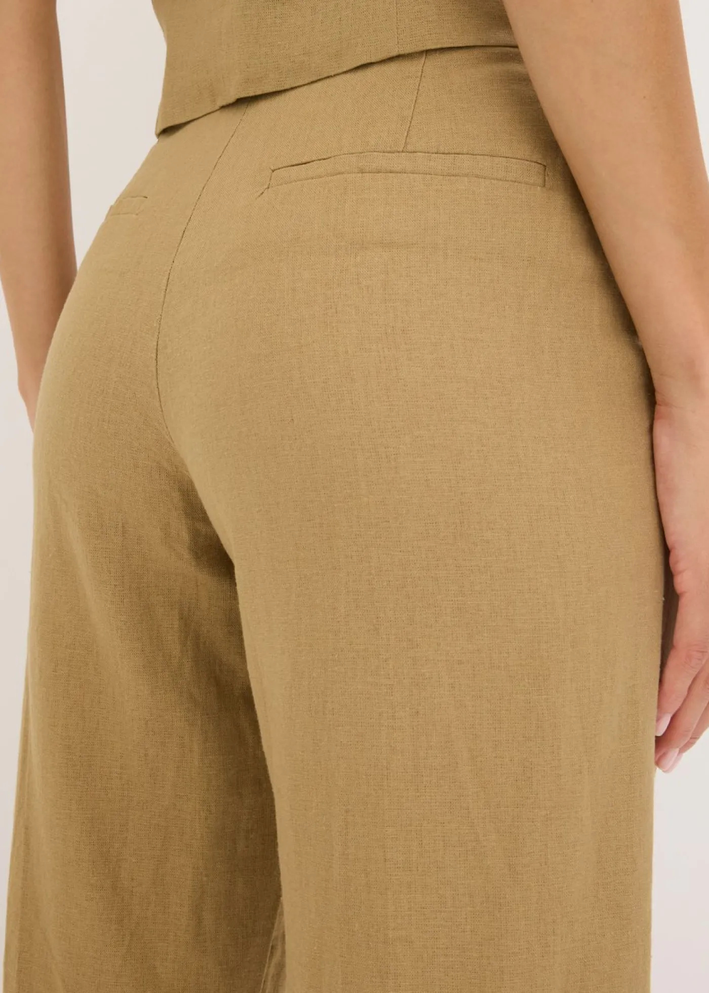 bonprix bonprix Pantalón de lino con talle alto y pinzas Marrón caqui Clearance
