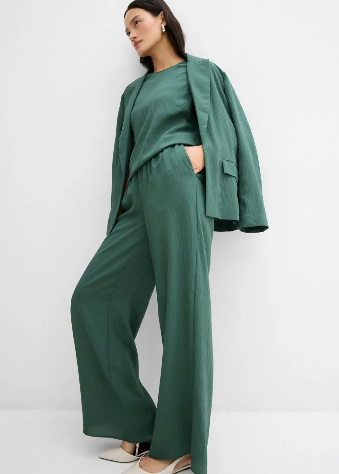 bonprix bonprix Pantalón de mezcla arrugada de viscosa con estructura verde sombra Clearance