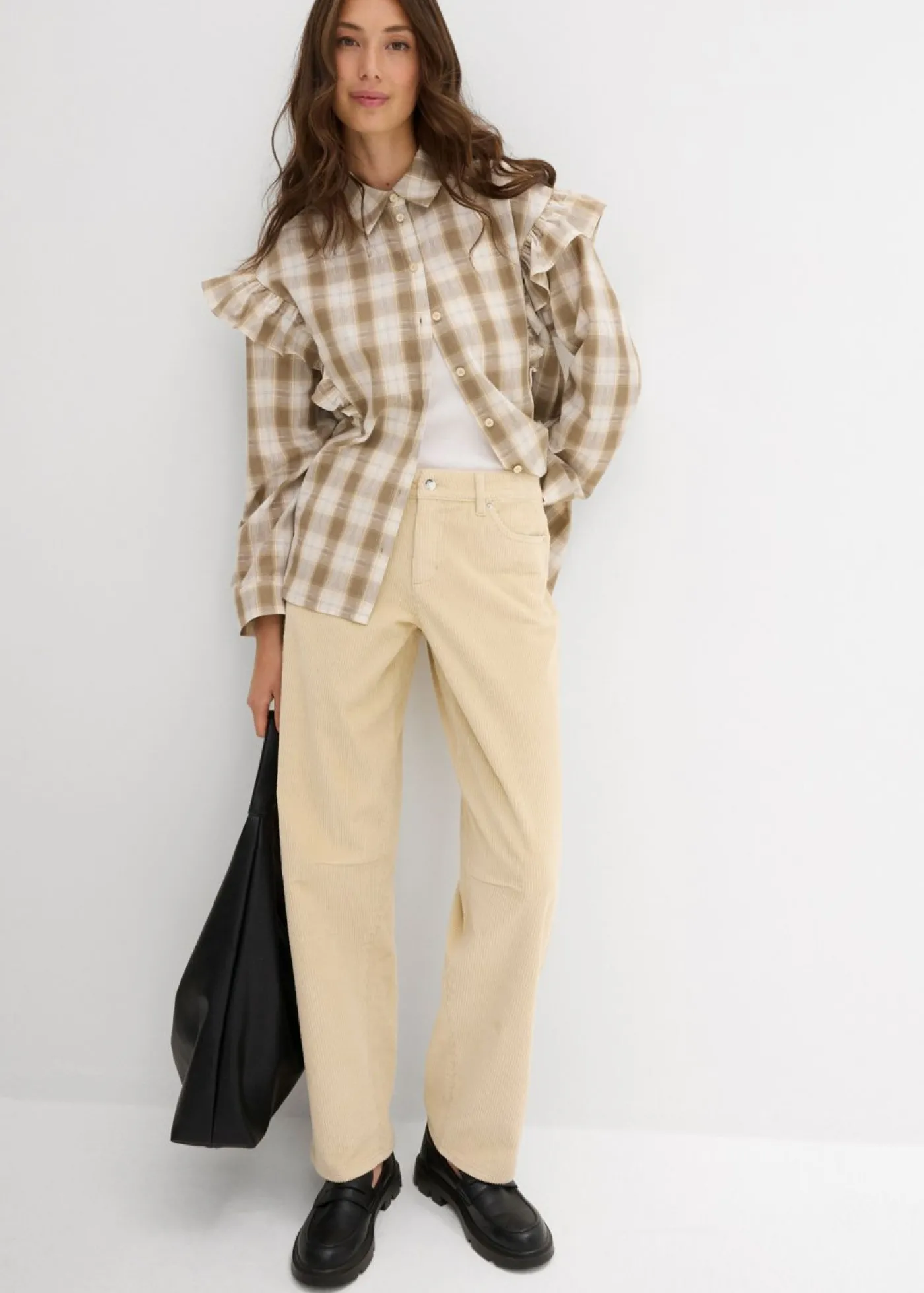 bonprix bonprix Pantalón de pana barrel, mid waist Arena claro Outlet