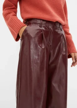 bonprix bonprix Pantalón de piel sintética Rojo rubí Best