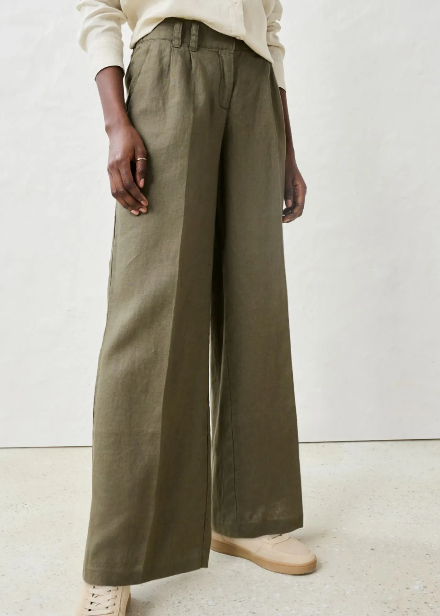 bonprix bonprix Pantalón de pinzas de lino puro Verde oliva oscuro Sale