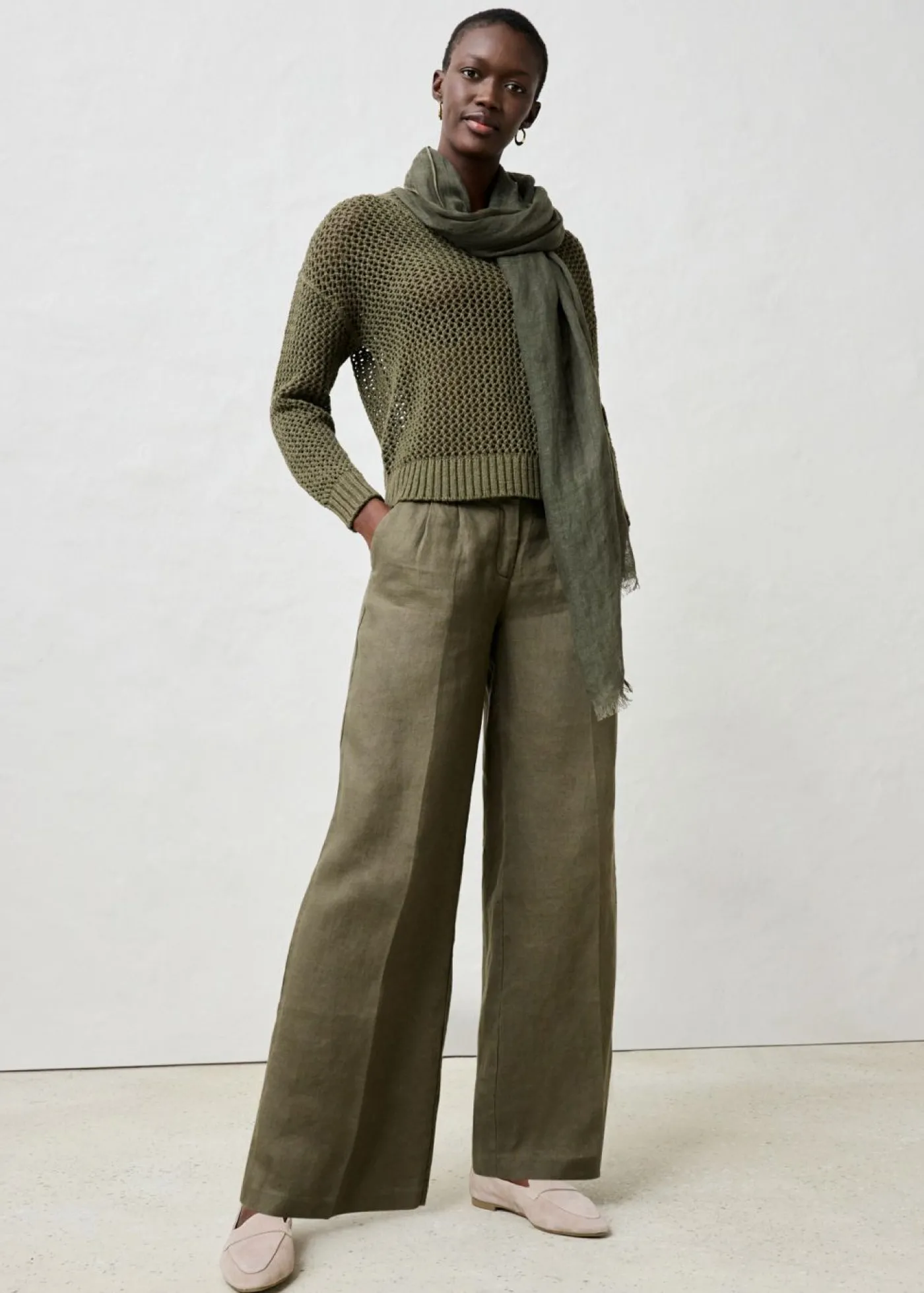bonprix bonprix Pantalón de pinzas de lino puro Verde oliva oscuro Sale