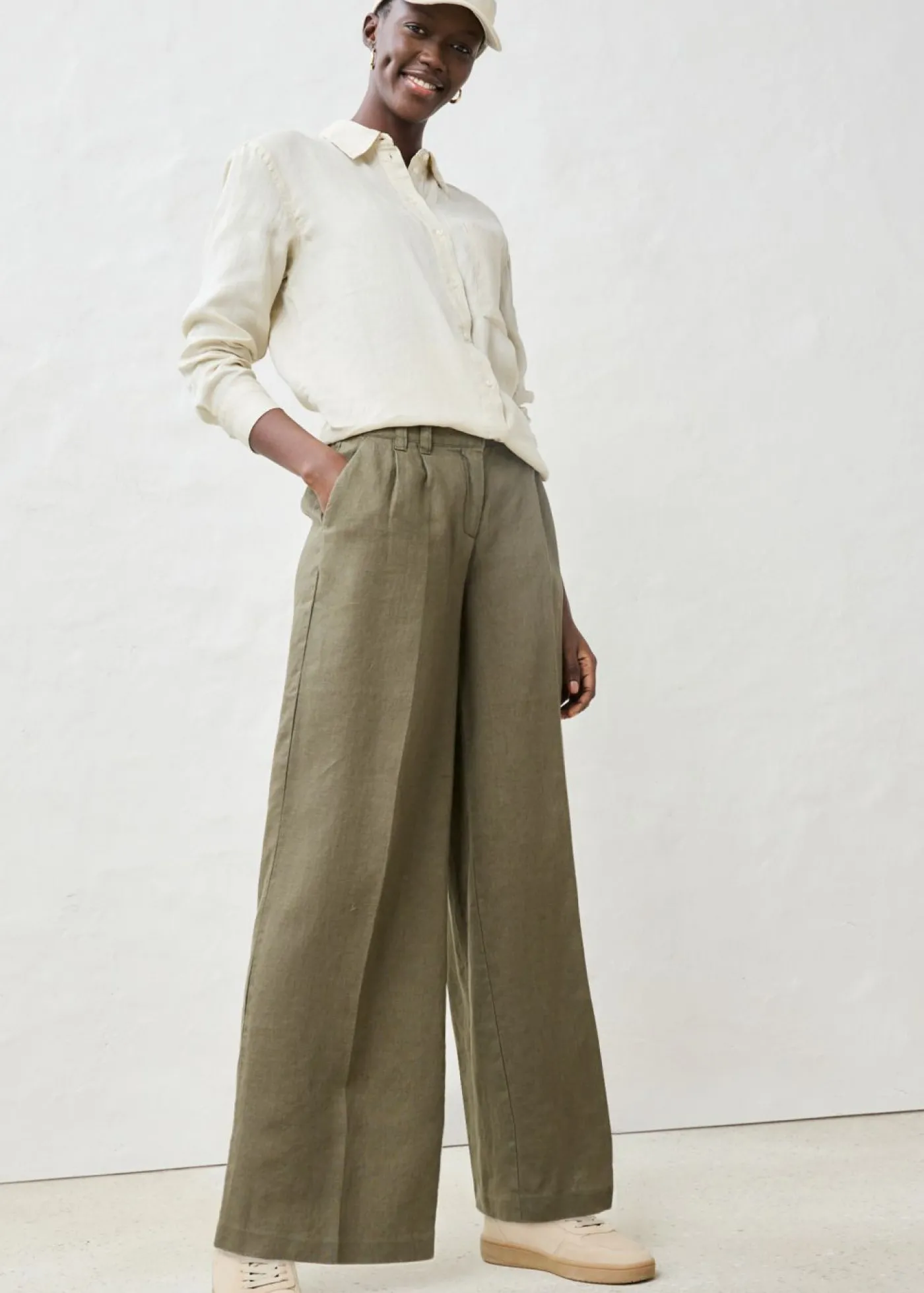 bonprix bonprix Pantalón de pinzas de lino puro Verde oliva oscuro Sale