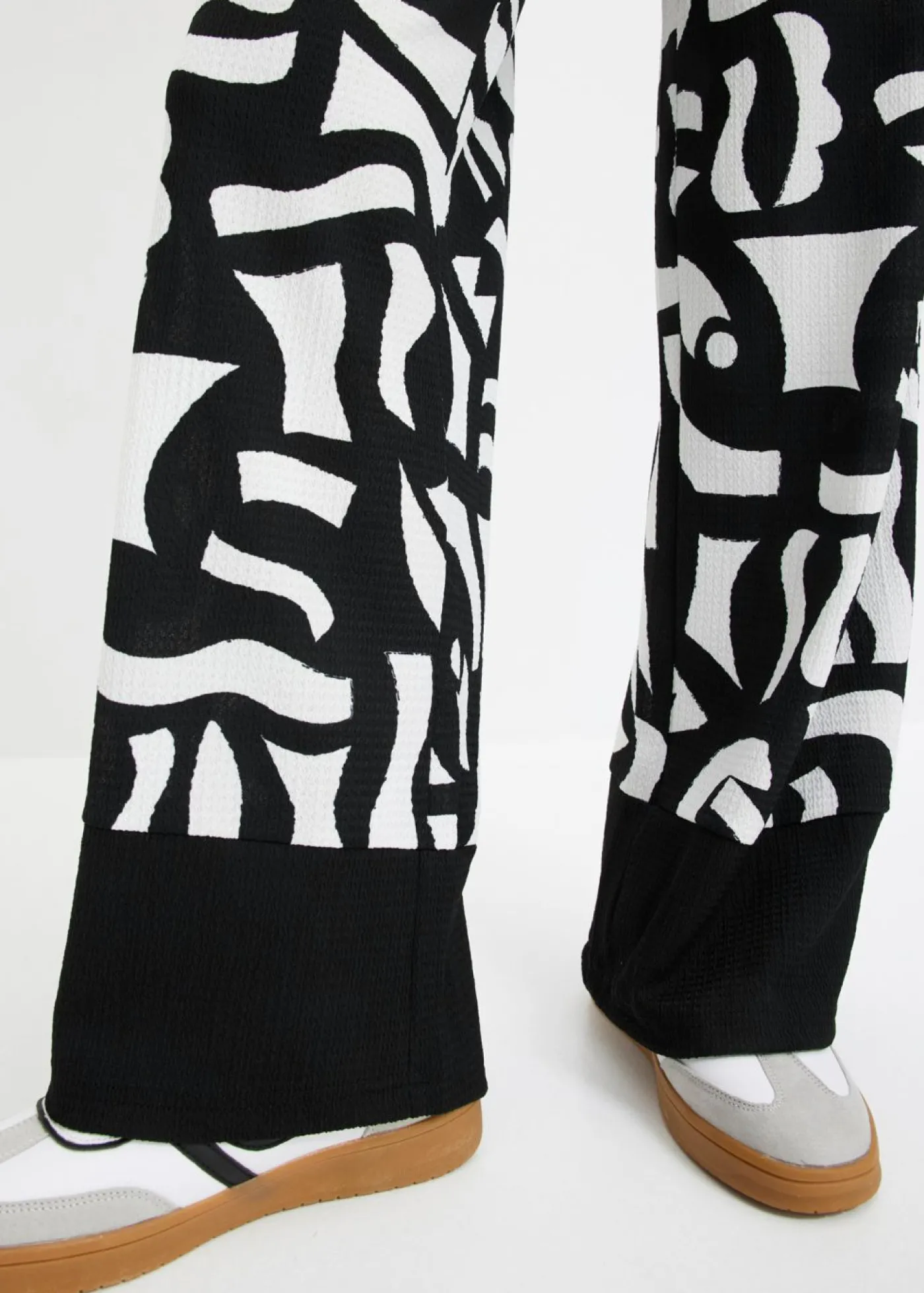 bonprix bonprix Pantalón de punto Negro-Blanco lana con estampado gráfico Sale