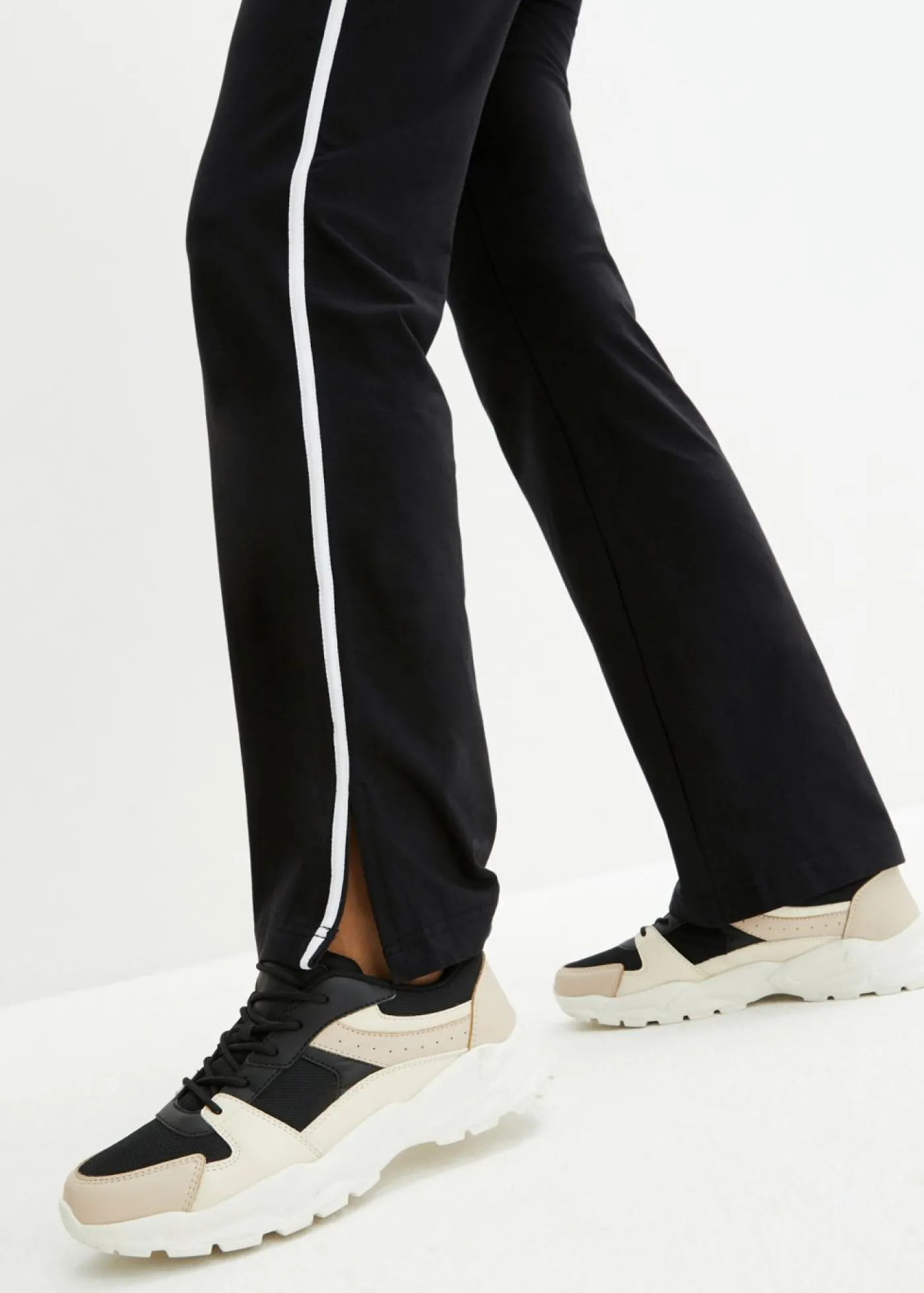 bonprix bonprix Pantalón de punto de algodón con elástico Negro de rayas New
