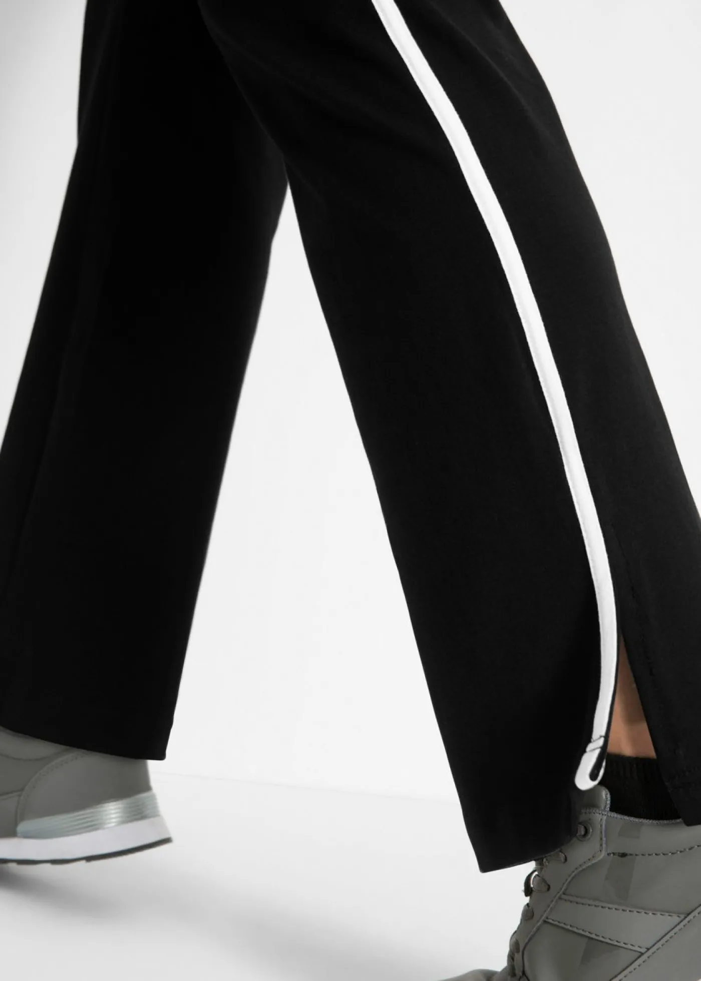 bonprix bonprix Pantalón de punto de algodón con elástico Negro de rayas New