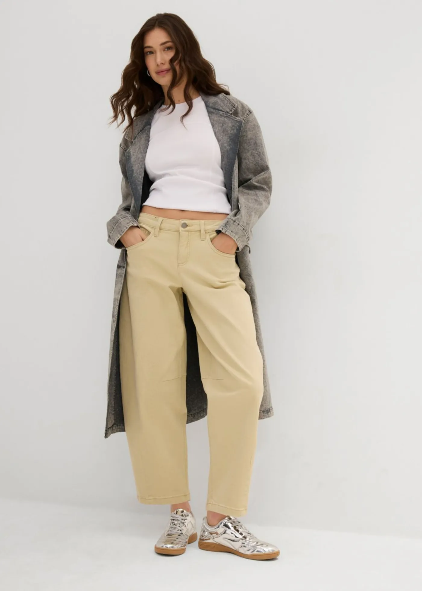 bonprix bonprix Pantalón de sarga en mezcla de algodón elástico Beige verdoso Clearance