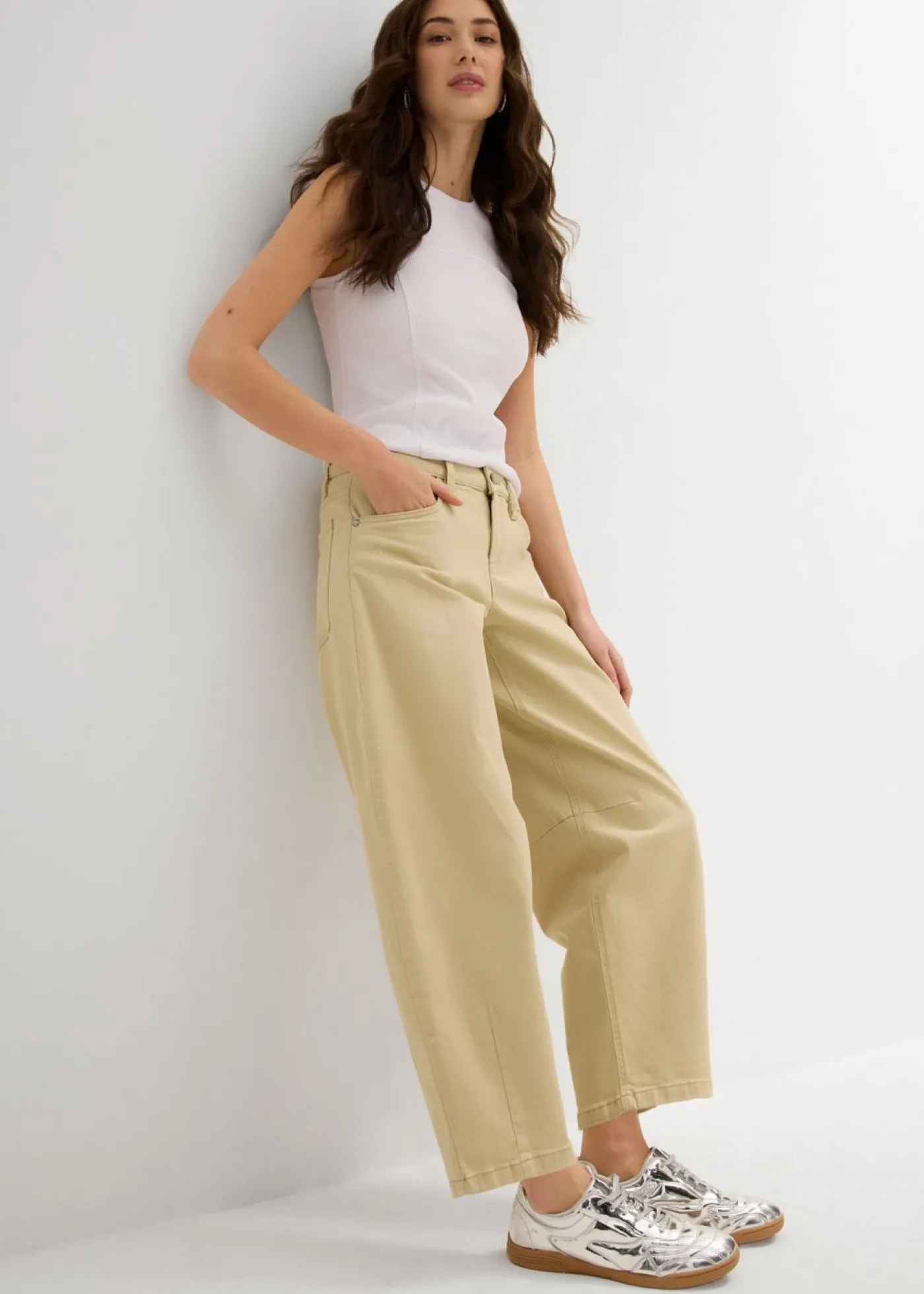 bonprix bonprix Pantalón de sarga en mezcla de algodón elástico Beige verdoso Clearance