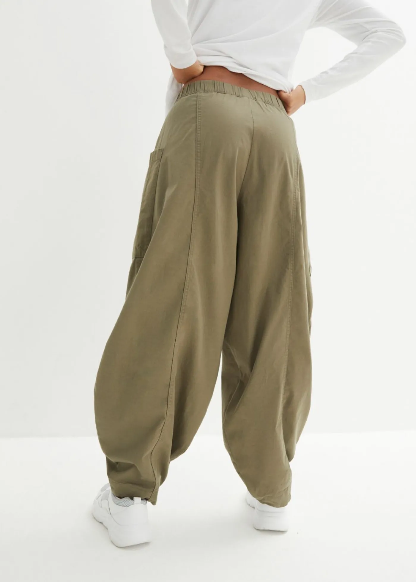 bonprix bonprix Pantalón de sarga ligero, ajuste bombacho Verde oliva Hot