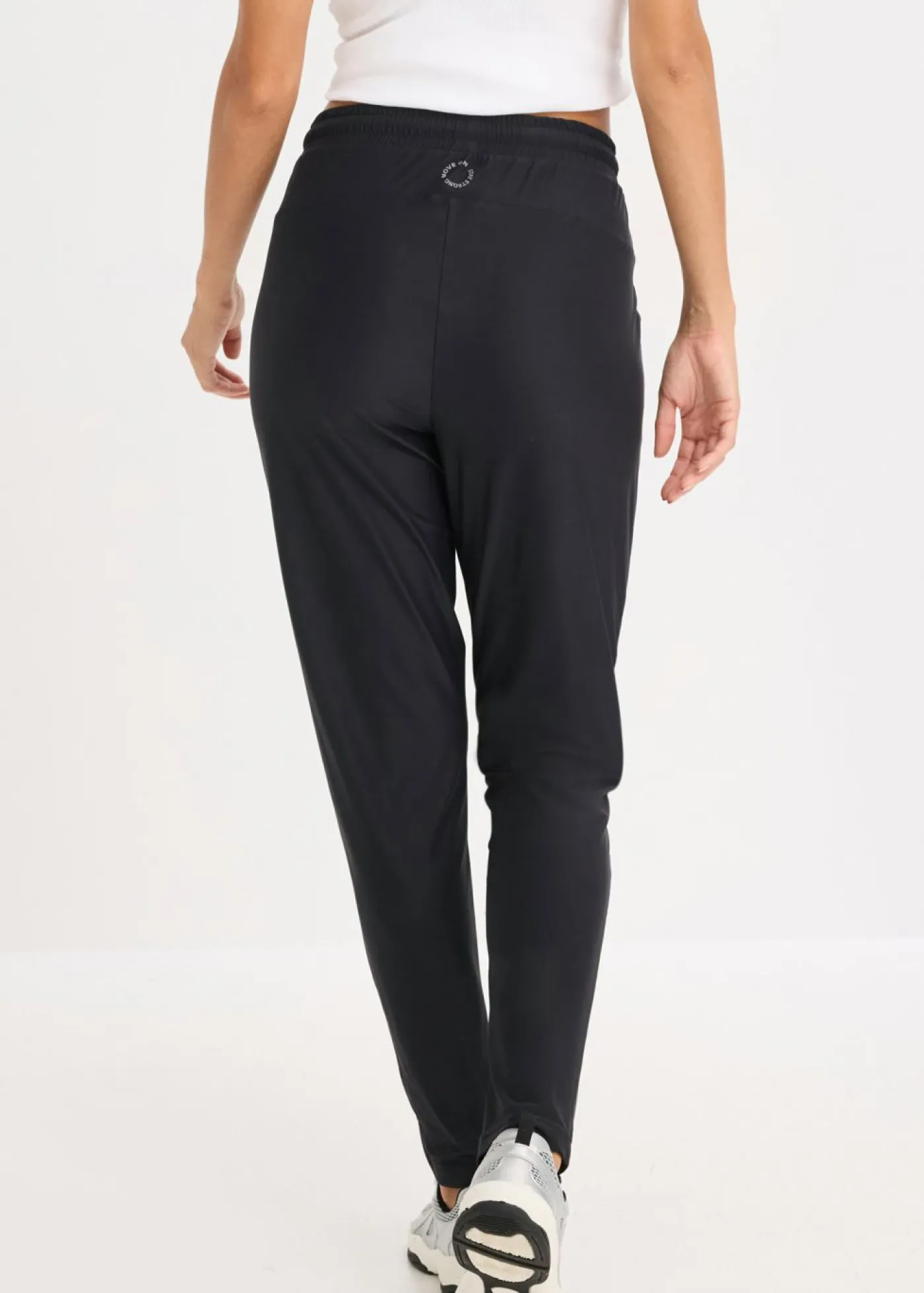 bonprix bonprix Pantalón deportivo suave de secado rápido Negro Sale