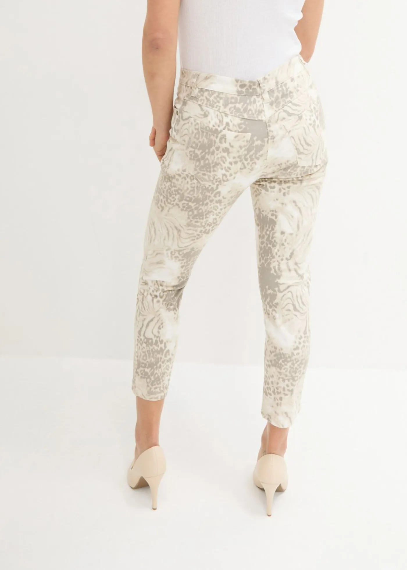 bonprix bonprix Pantalón elástico capri con estampado estampado leo beige Online