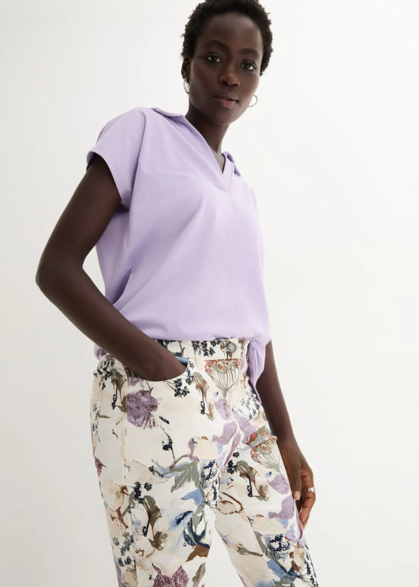 bonprix bonprix Pantalón elástico con estampado de flores Crudo de flores Online