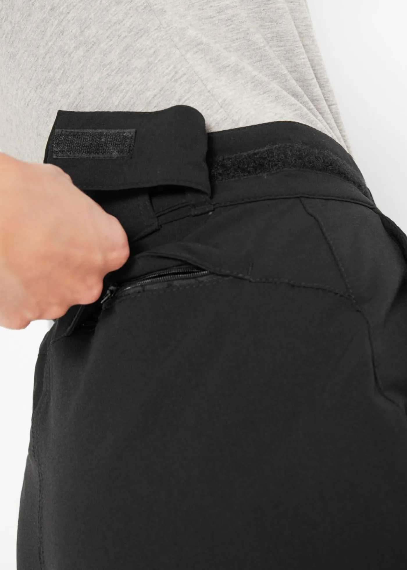bonprix bonprix Pantalón elástico e impermeable de softshell con bolsillos Negro Best