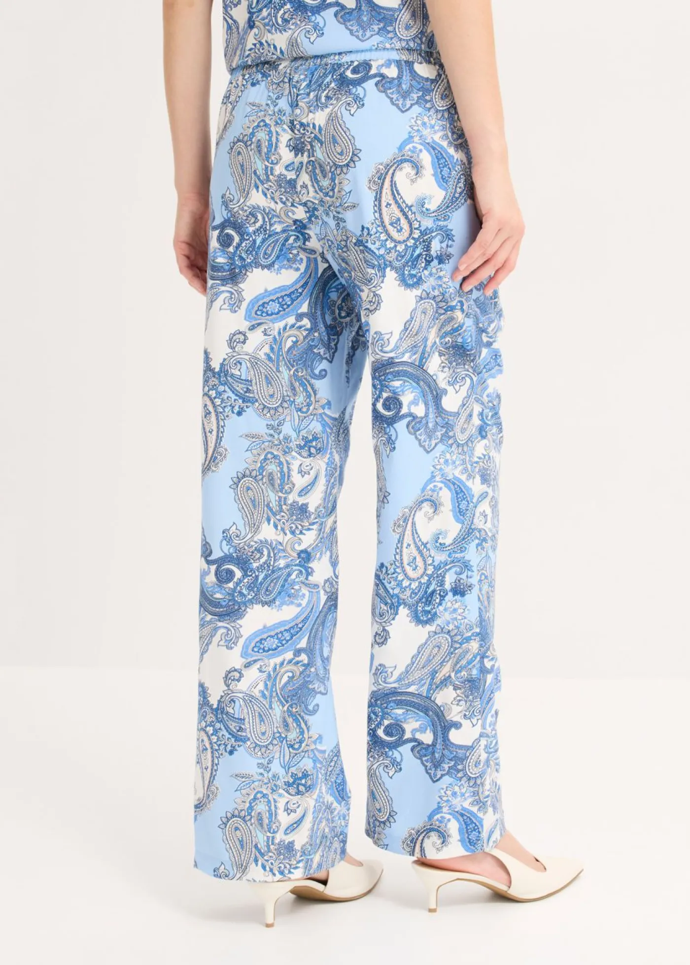 bonprix bonprix Pantalón estampado de viscosa fluida Blanco/azul claro con patrón paisley Hot