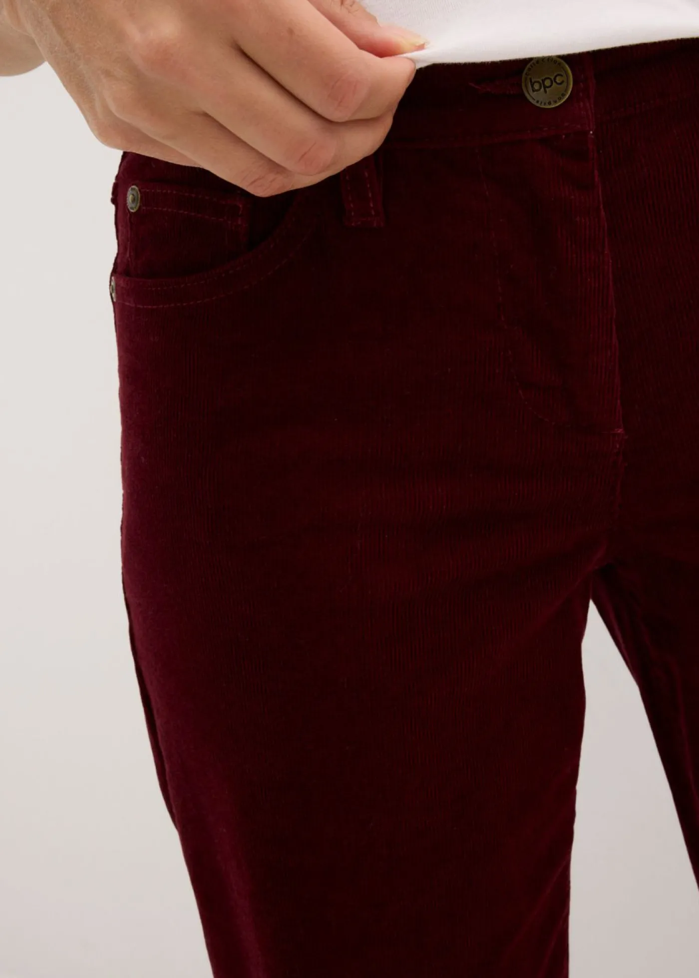 bonprix bonprix Pantalón estilo Marlene de pana rojo avellana New