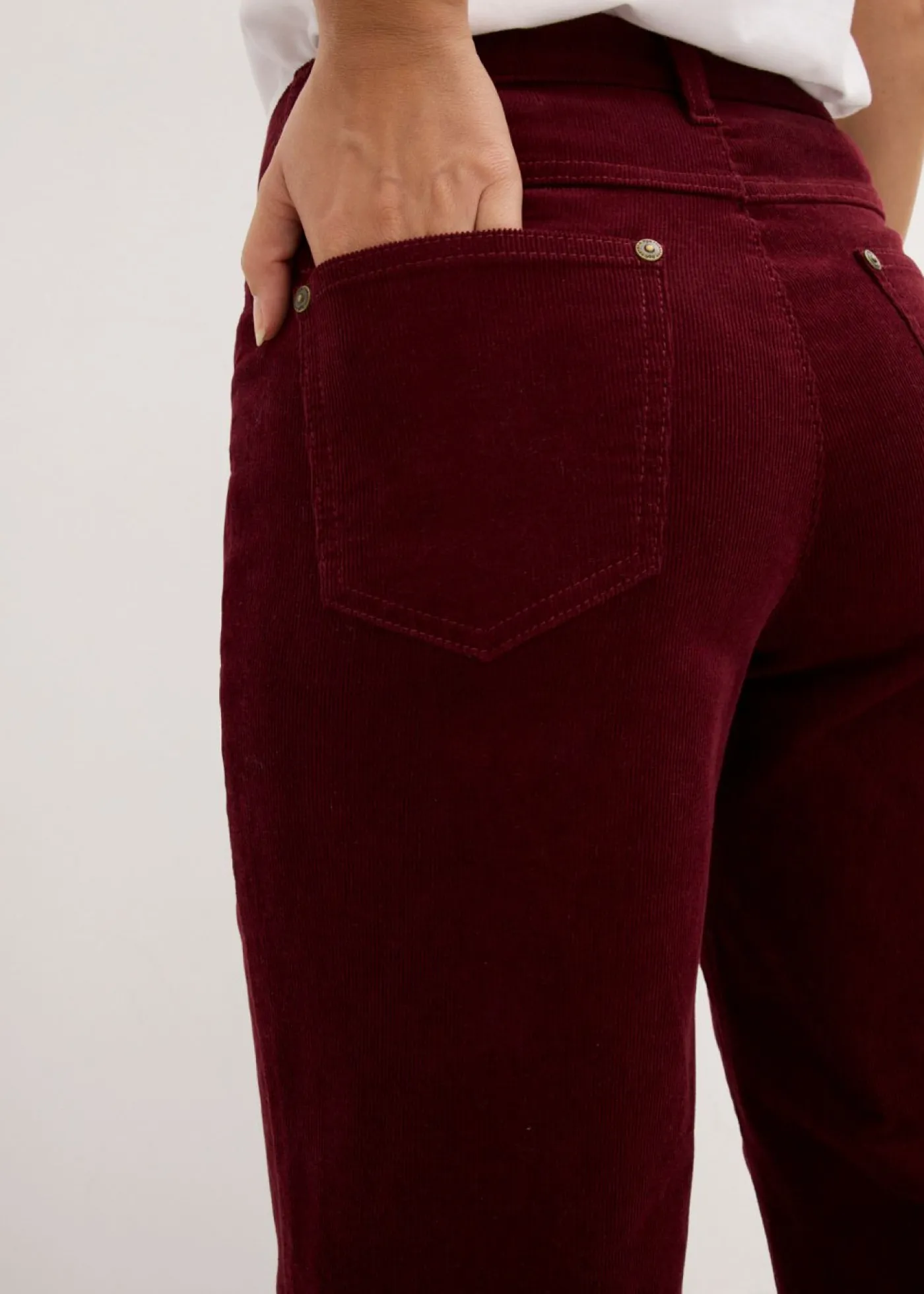 bonprix bonprix Pantalón estilo Marlene de pana rojo avellana New