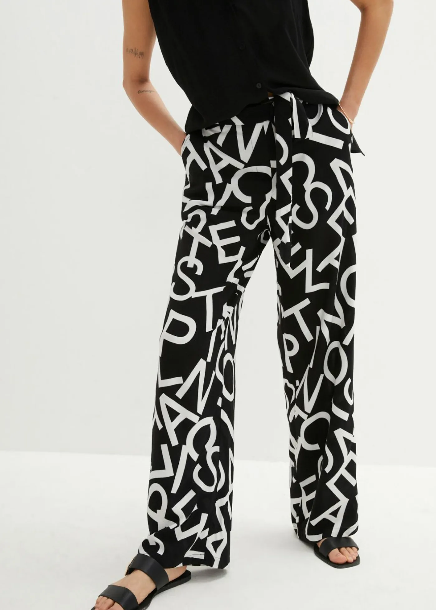 bonprix bonprix Pantalón Marlene con cinturón Negro-blanco Online