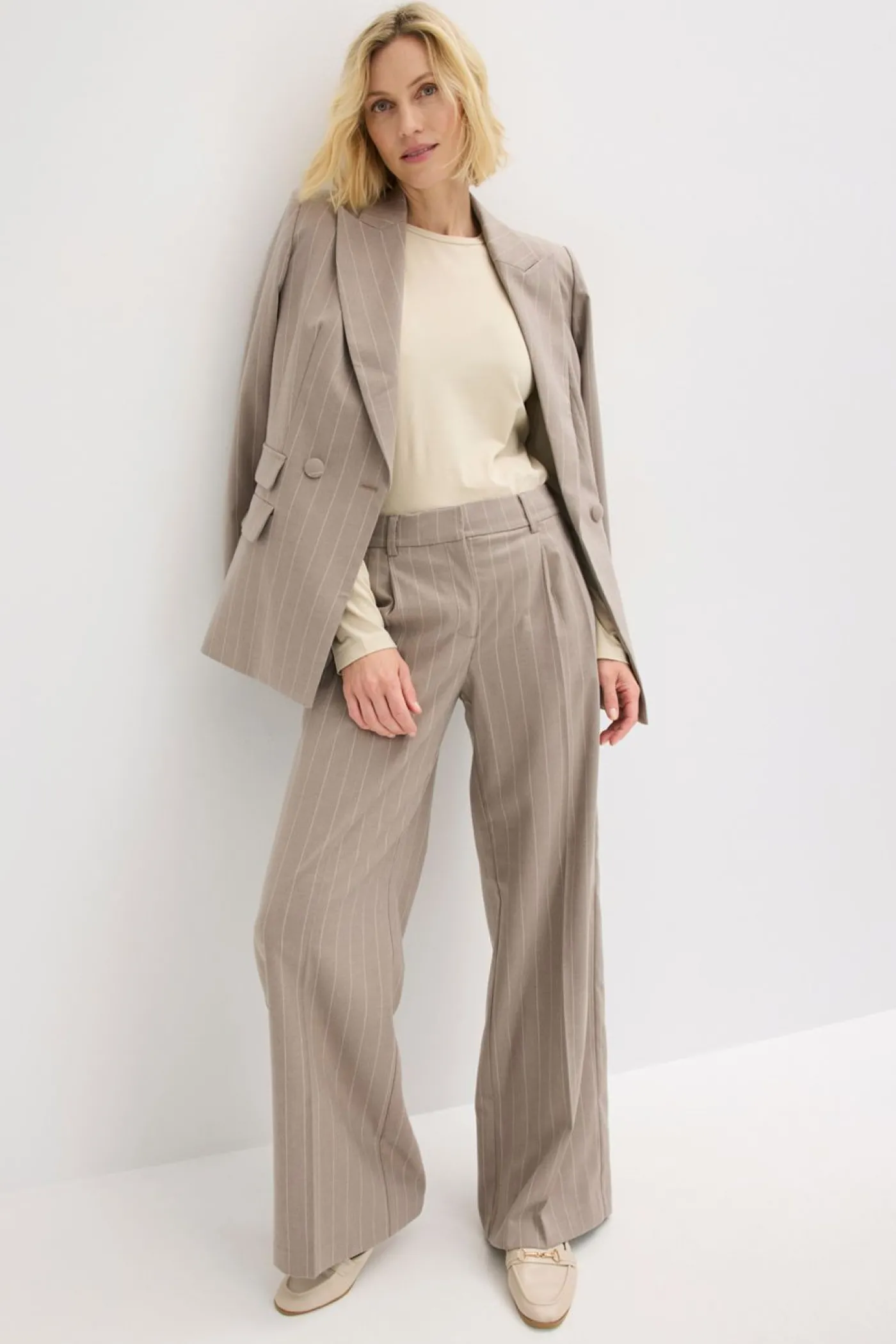 bonprix bonprix Pantalón Marlene de raya diplomática Marrón grisáceo/blanco perla de rayas New